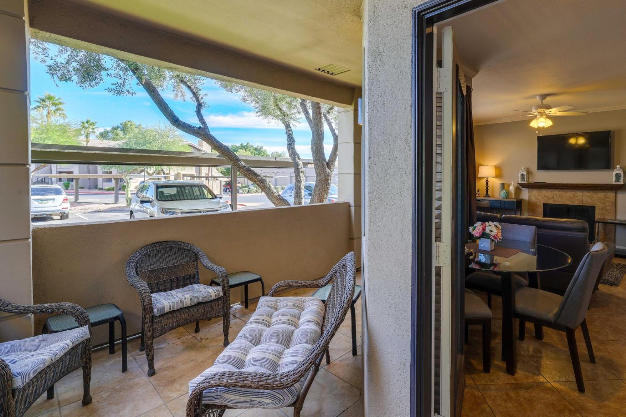 Charming With 2 Pools Apartment Scottsdale