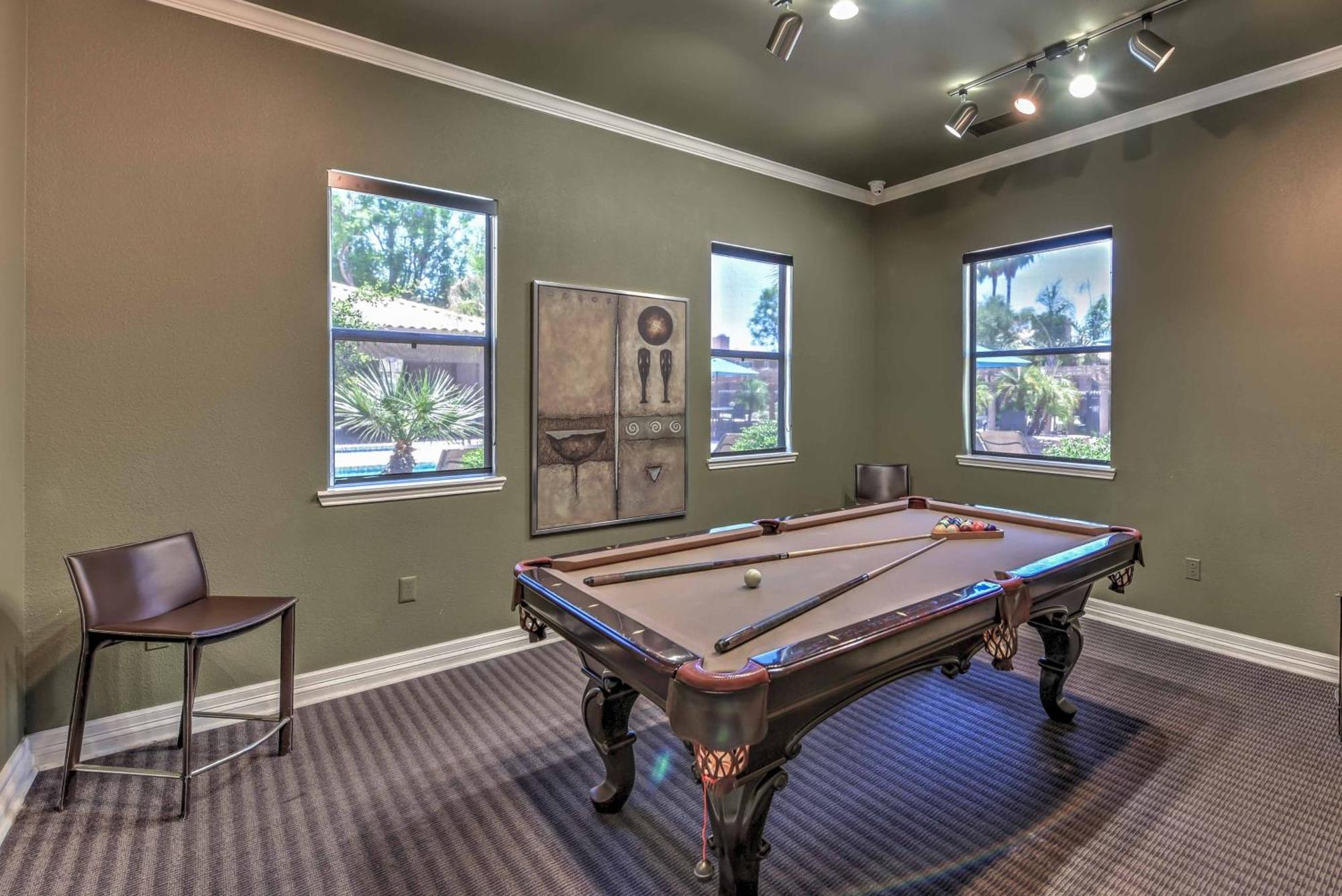 Charming With 2 Pools Apartment