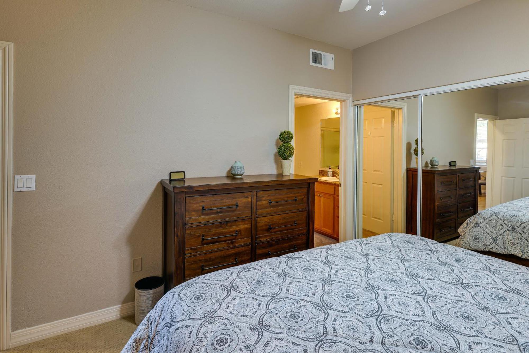 Charming With 2 Pools * Scottsdale