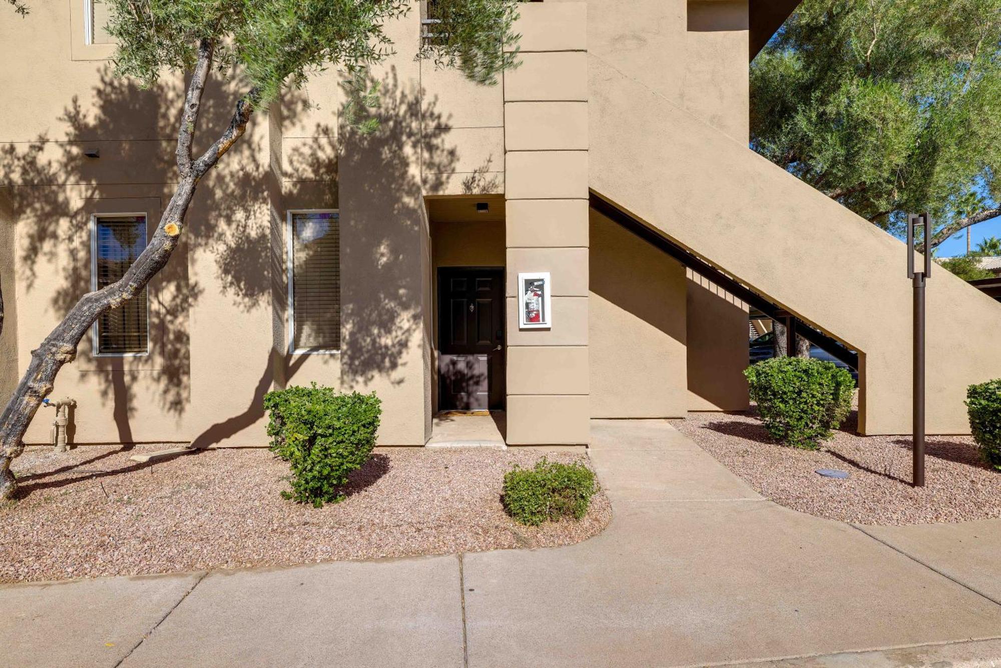 Charming With 2 Pools Scottsdale