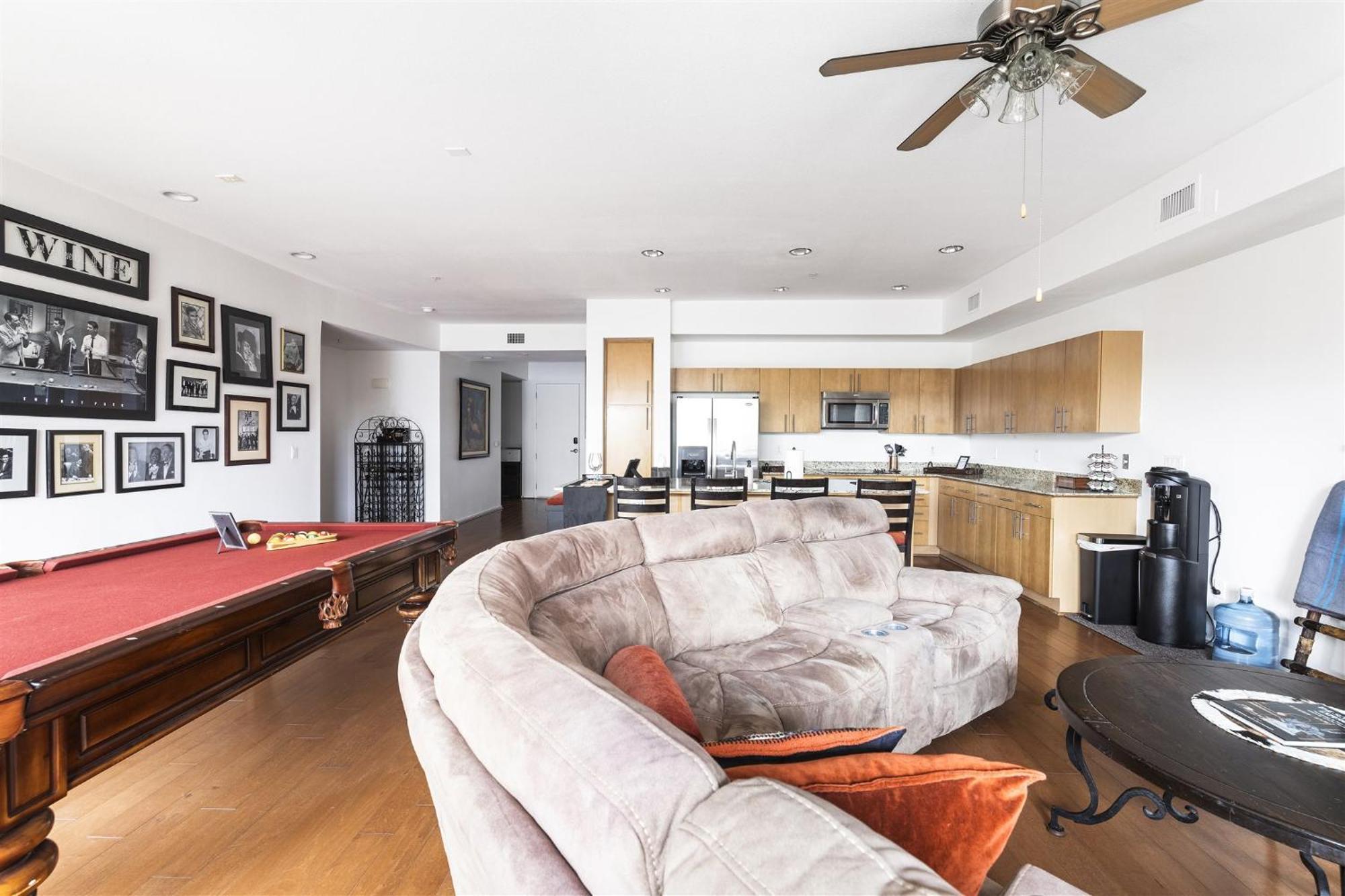 Step Out To Historic Old Town 2 King/2bath W/pool *