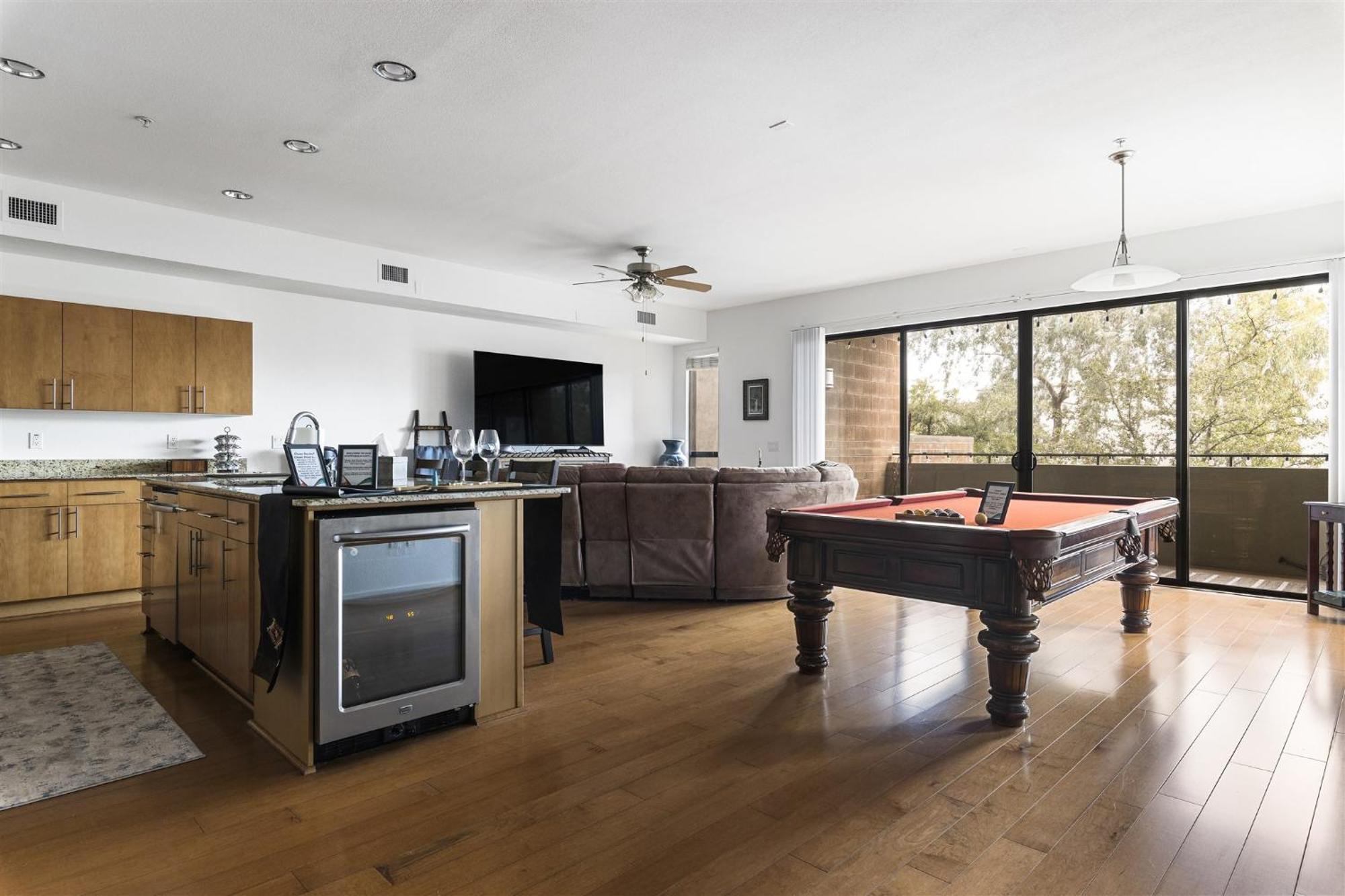 Step Out To Historic Old Town 2 King/2bath W/pool Apartment