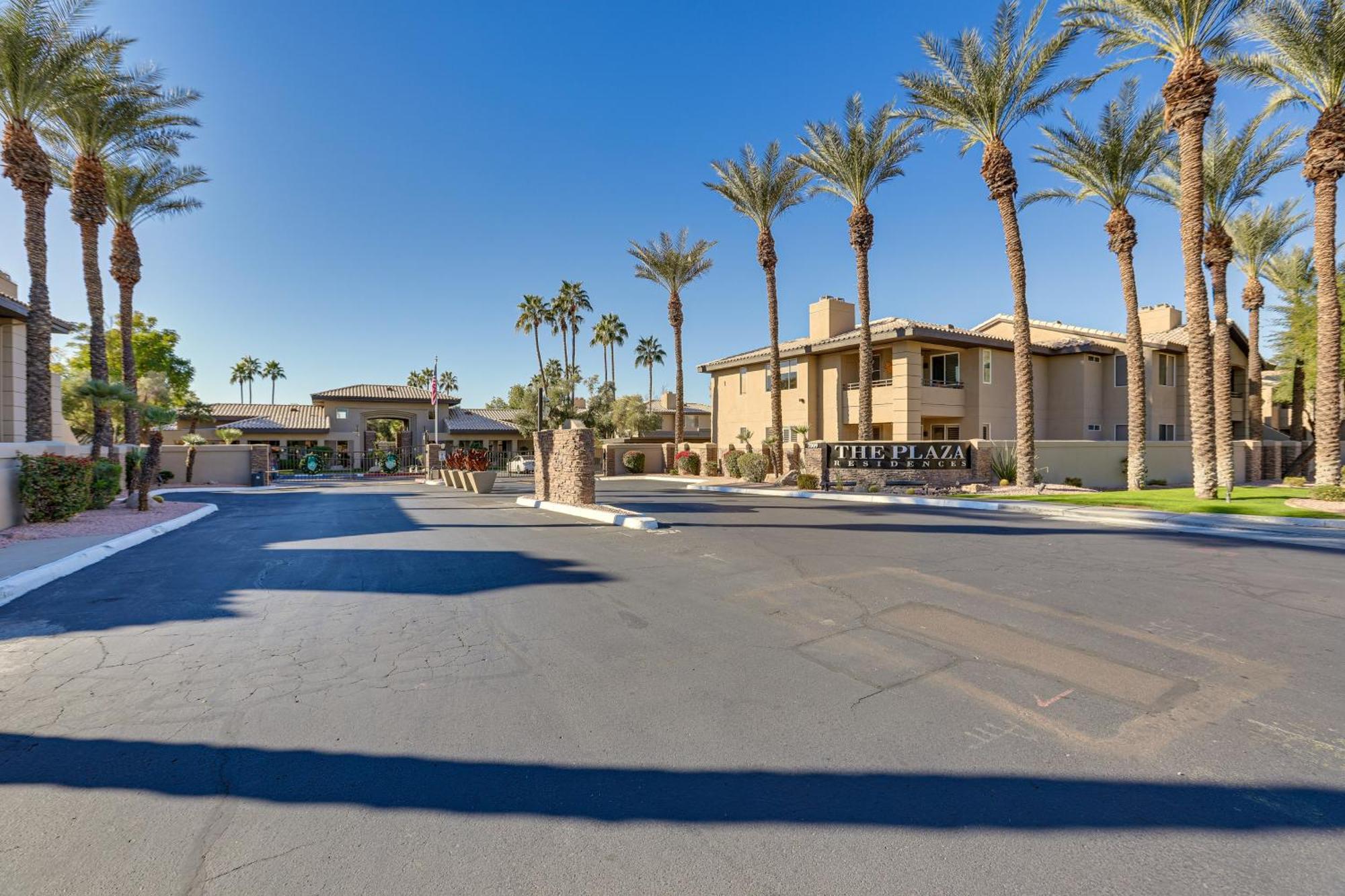 With Fireplace And Community Pools! Apartment Scottsdale