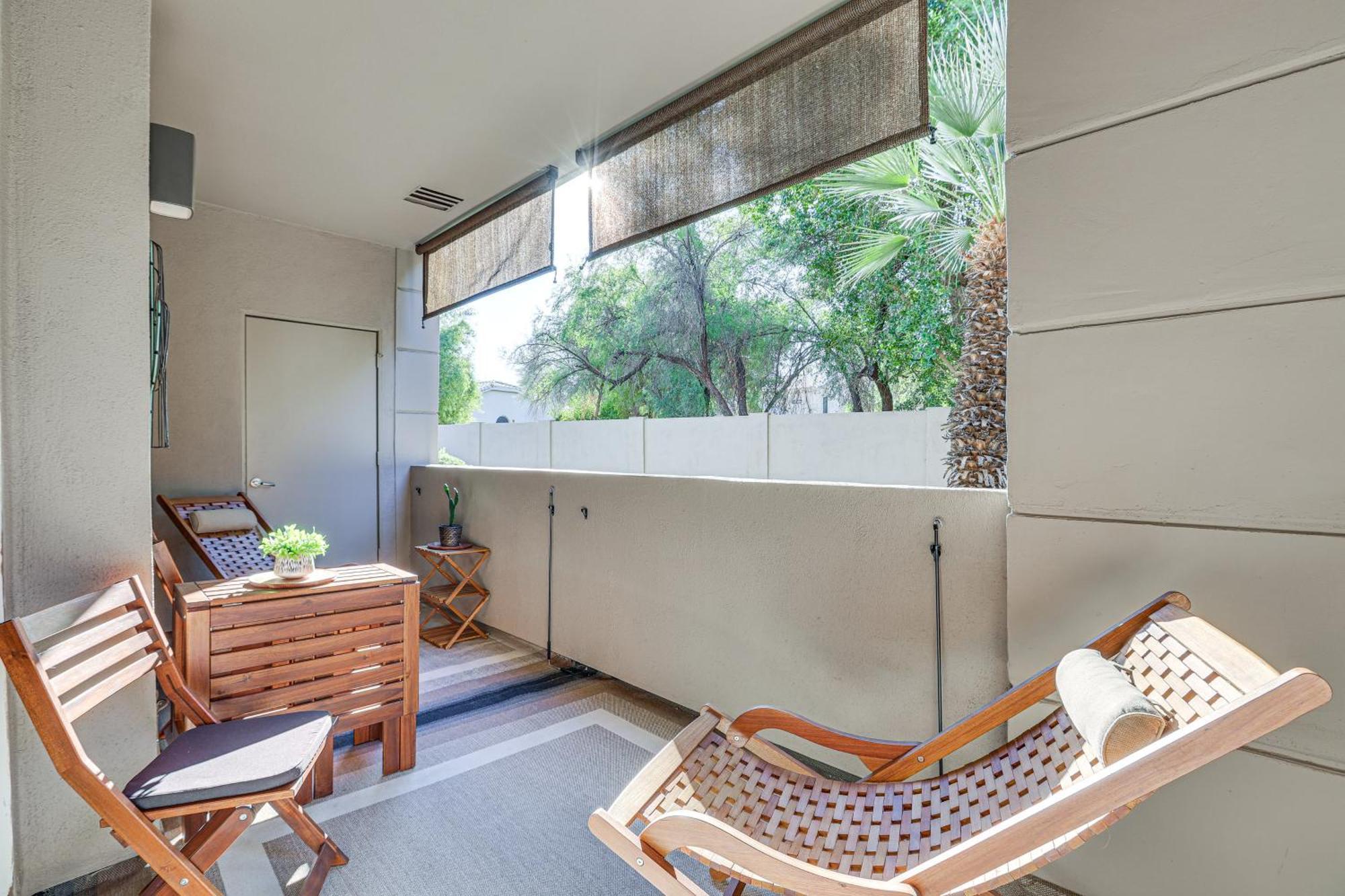 With Fireplace And Community Pools! *