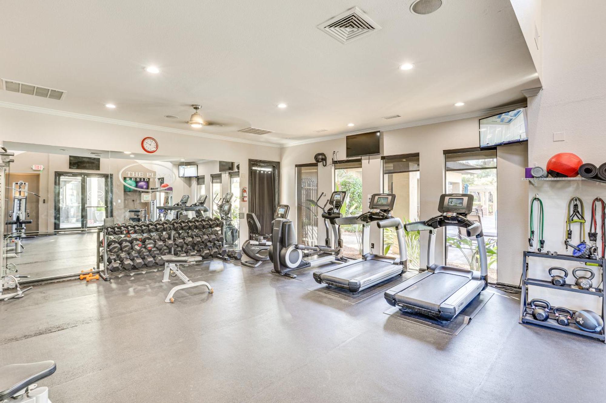 Apartment With Fireplace And Community Pools! Scottsdale