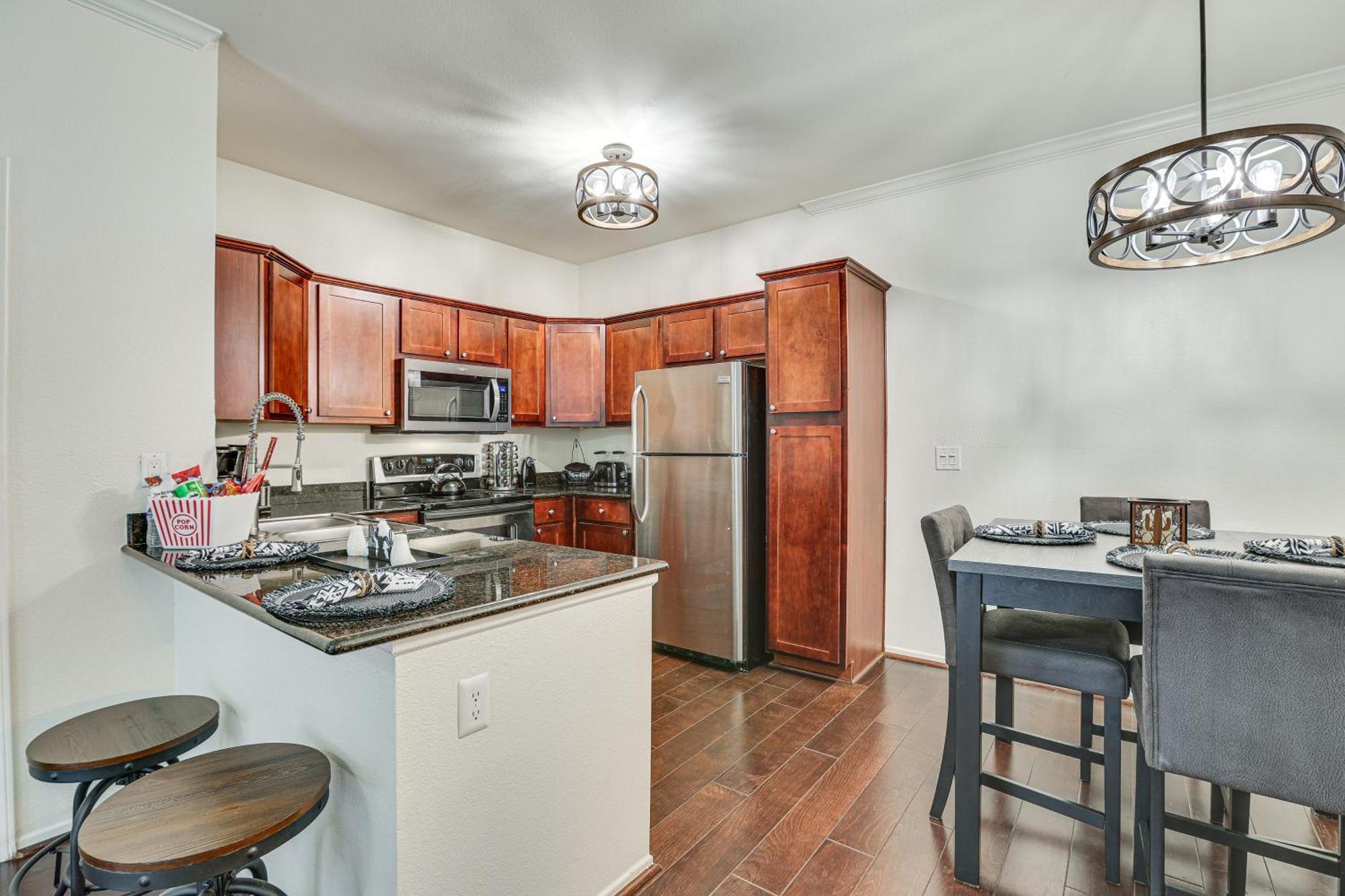 With Fireplace And Community Pools! Scottsdale