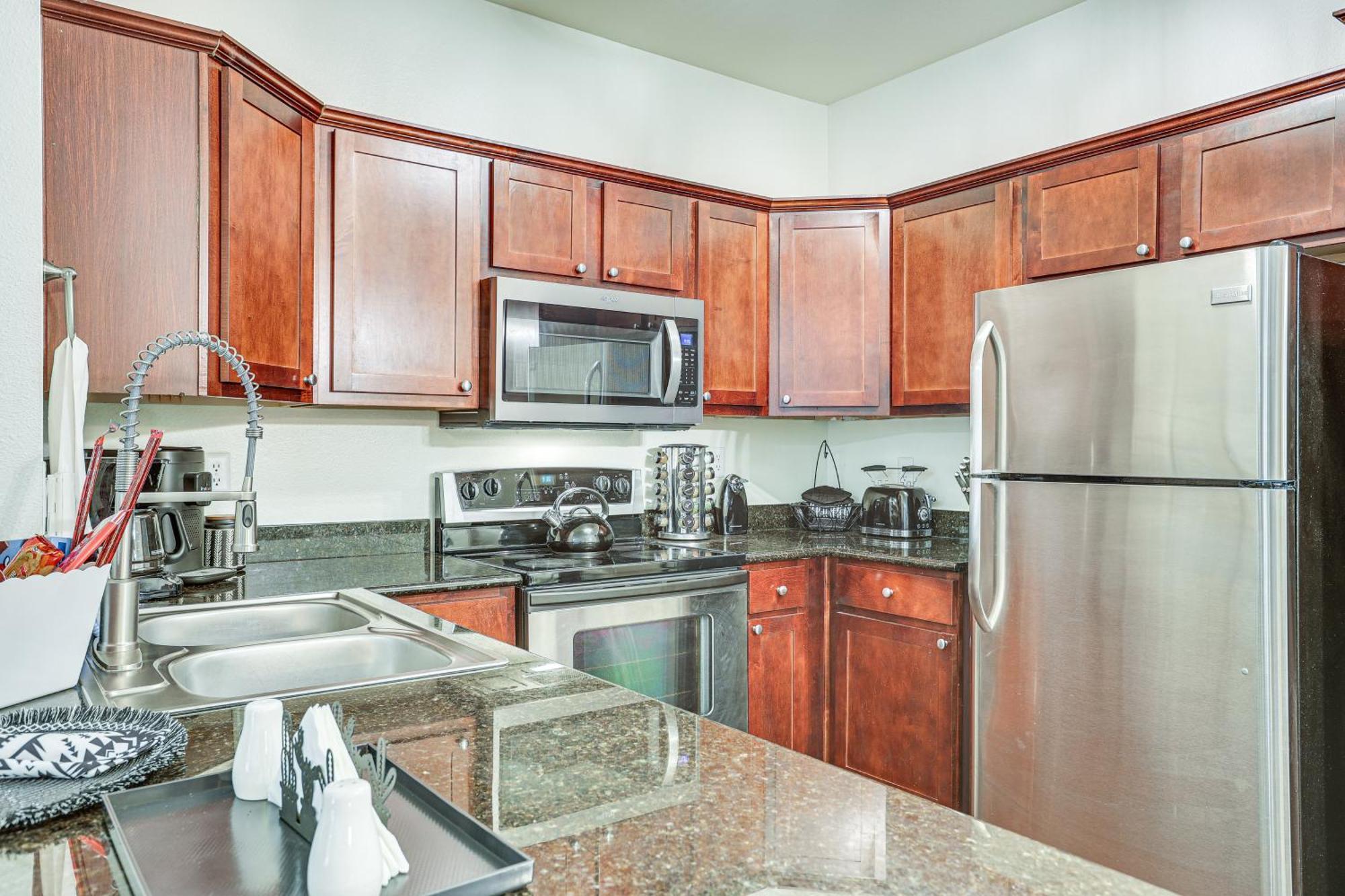 Apartment With Fireplace And Community Pools! Scottsdale