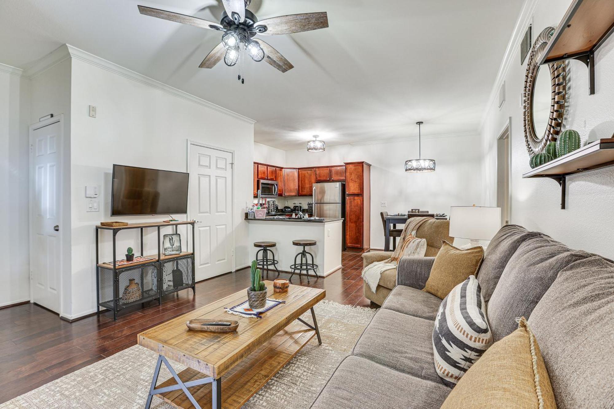 Apartment With Fireplace And Community Pools!