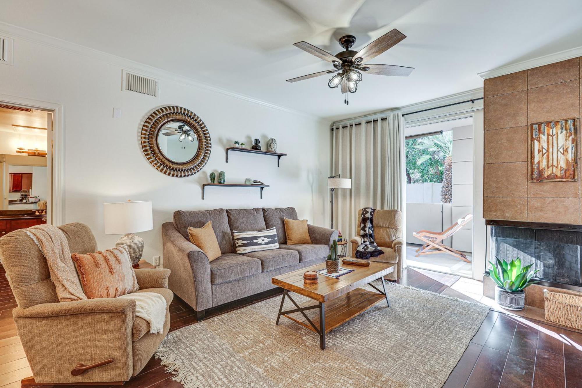 Apartment With Fireplace And Community Pools! Scottsdale