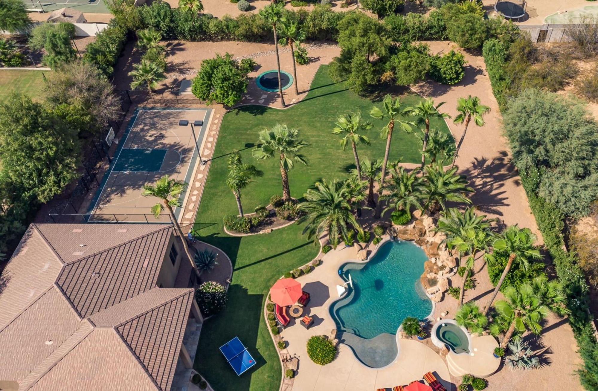Preston By Avantstay 6br Desert Oasis W Basketball Court Pool Hot Tub Villa