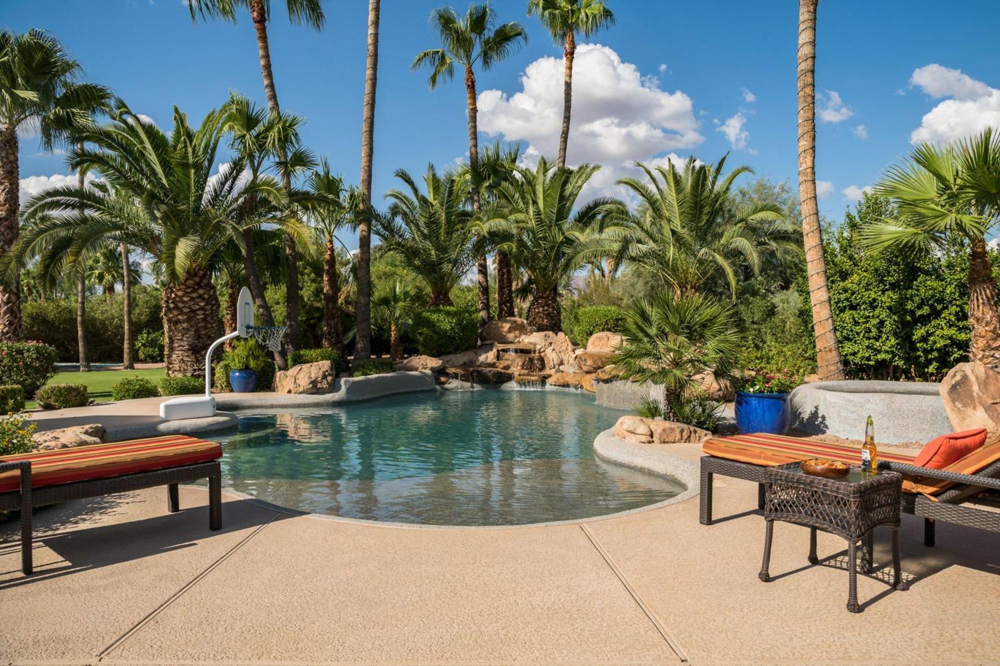 Preston By Avantstay 6br Desert Oasis W Basketball Court Pool Hot Tub Villa