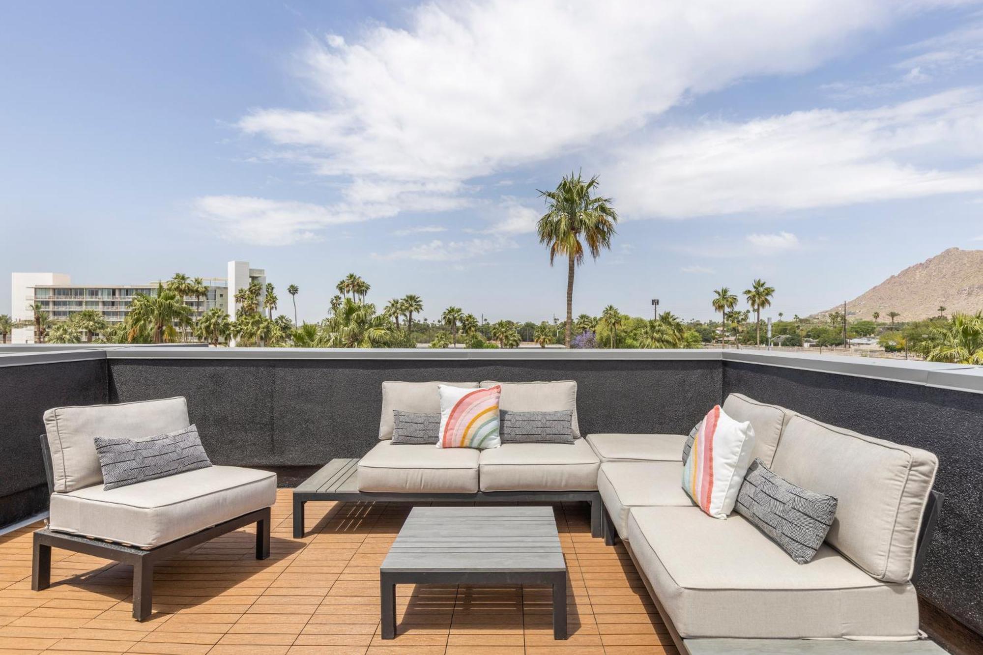 Perfect Friends Escape In Old Town With Pool Access And Roof Deck! * Scottsdale