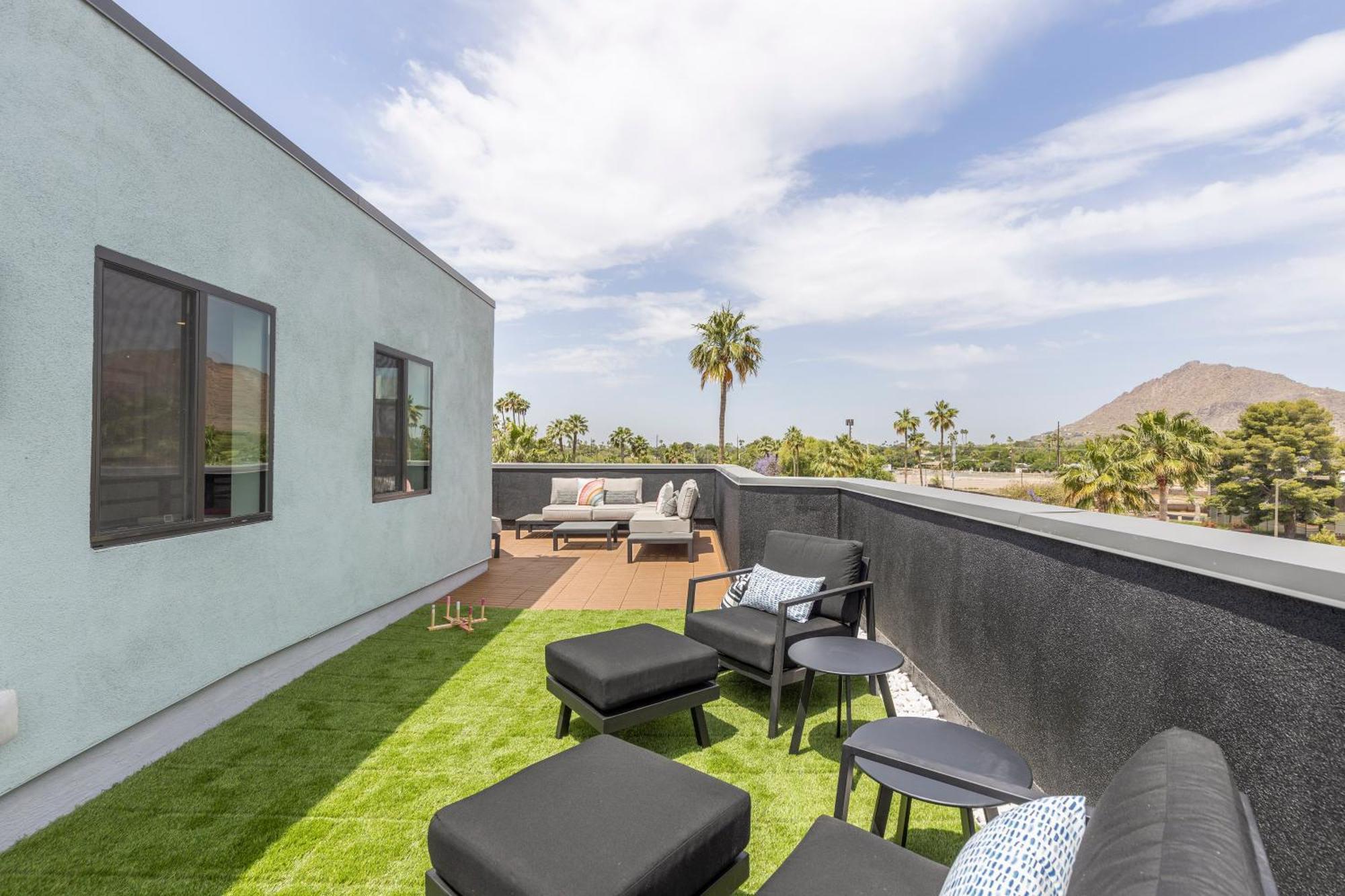 Perfect Friends Escape In Old Town With Pool Access And Roof Deck! Scottsdale