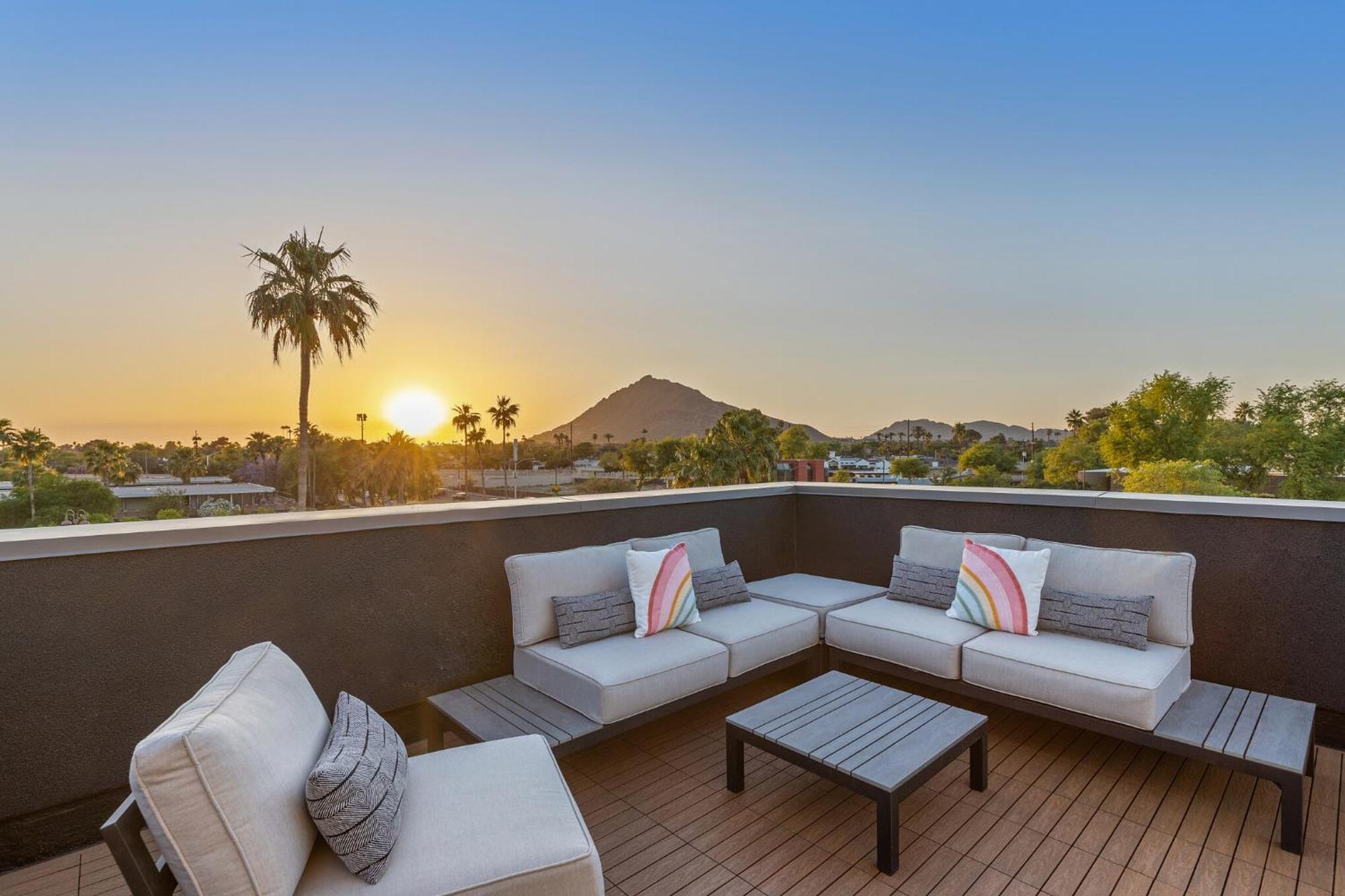 Perfect Friends Escape In Old Town With Pool Access And Roof Deck! *