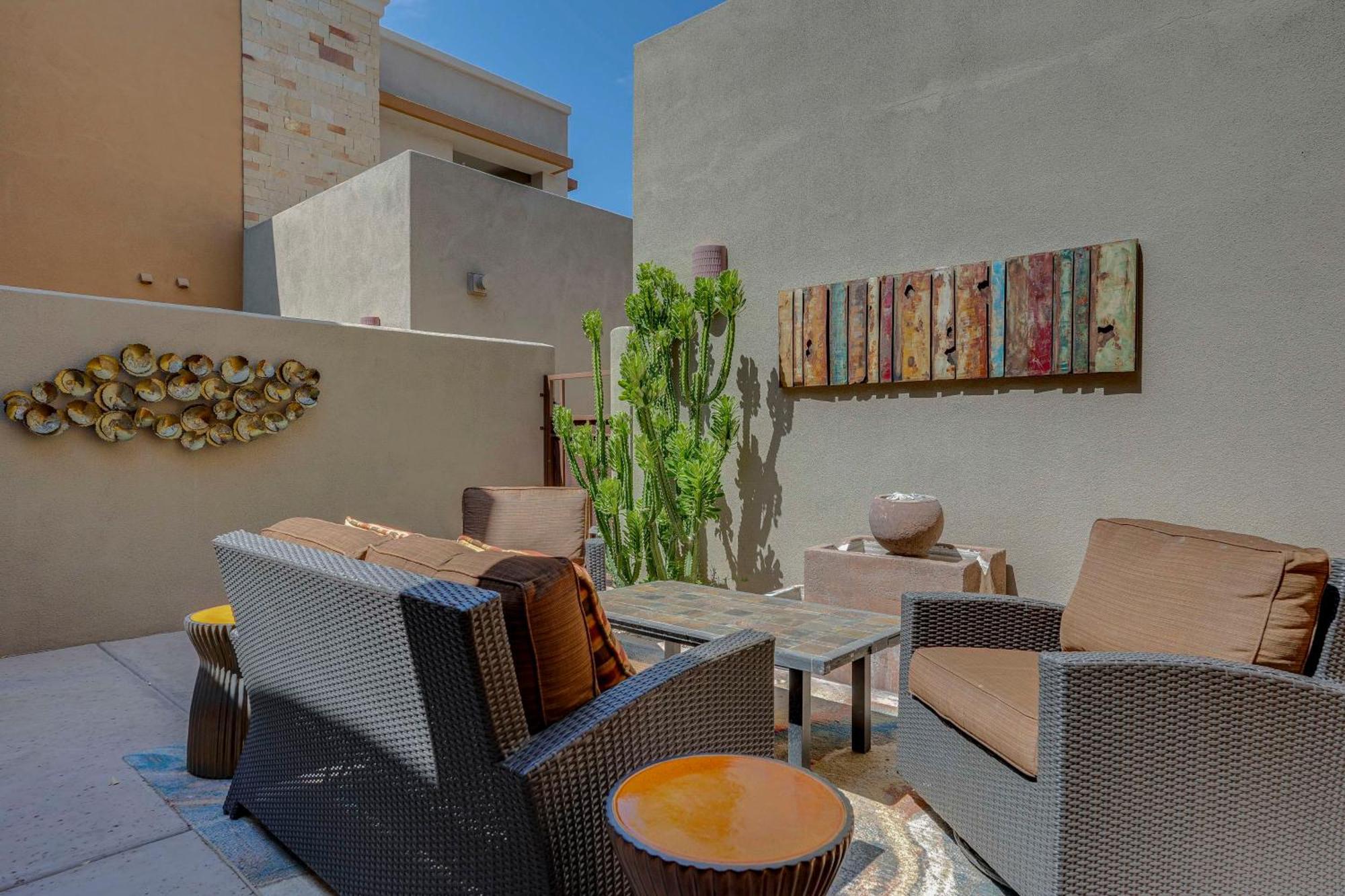 Modern With Patios And Mountain Views *