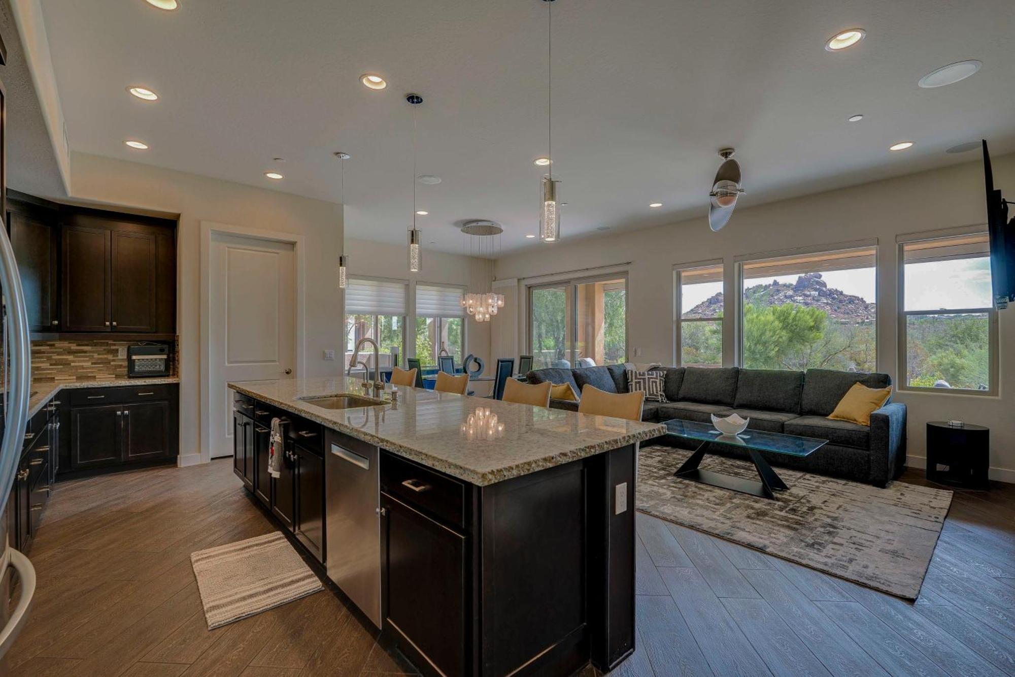 Modern With Patios And Mountain Views Scottsdale