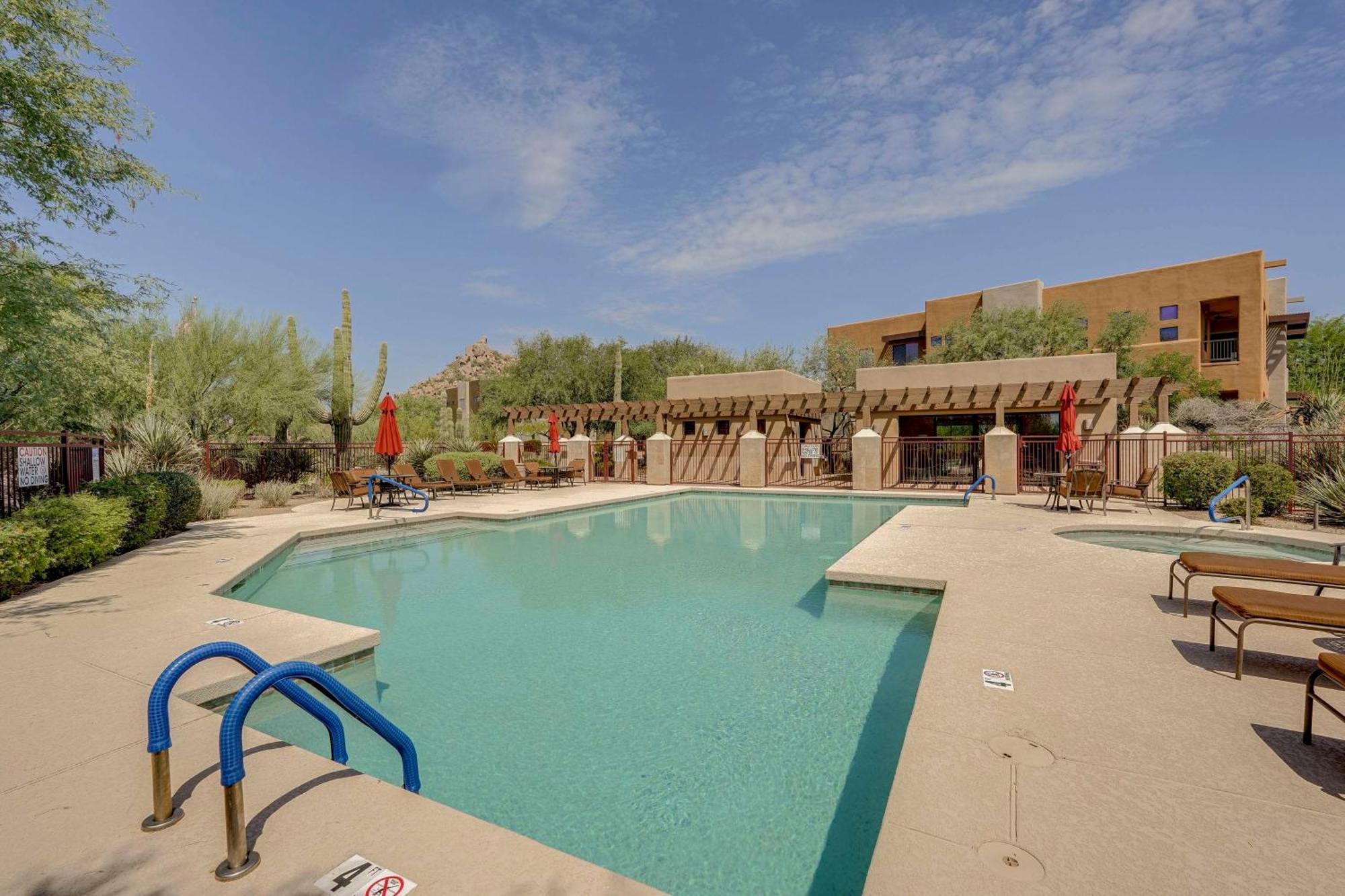 Modern With Patios And Mountain Views Apartment Scottsdale