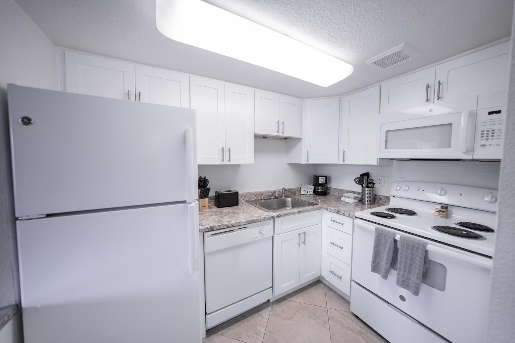 208 Fully Furnished 1br Suite-prime Location * Scottsdale