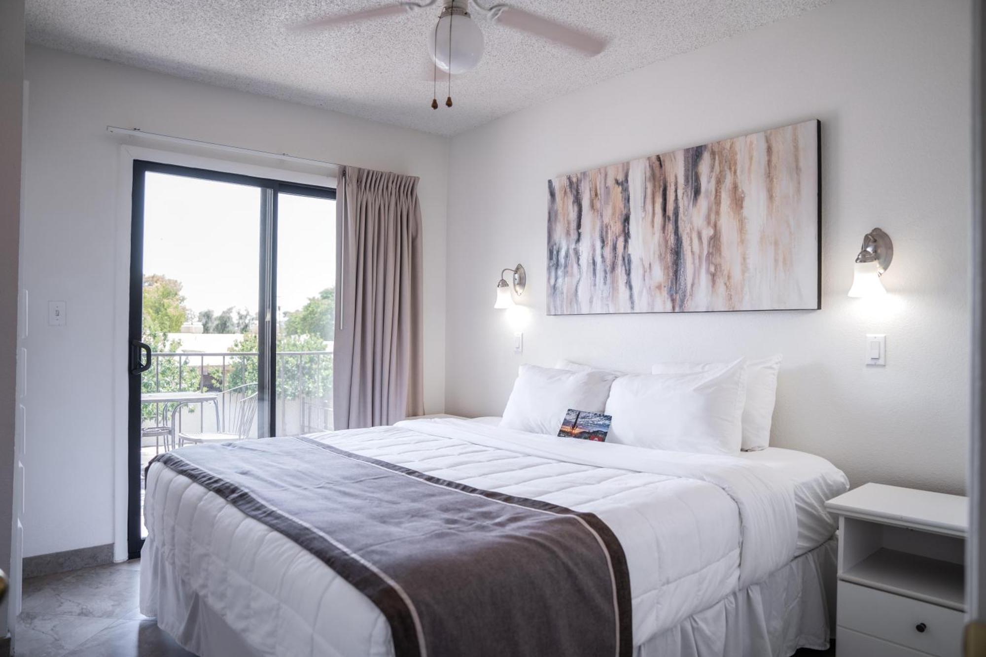 208 Fully Furnished 1br Suite-prime Location Scottsdale