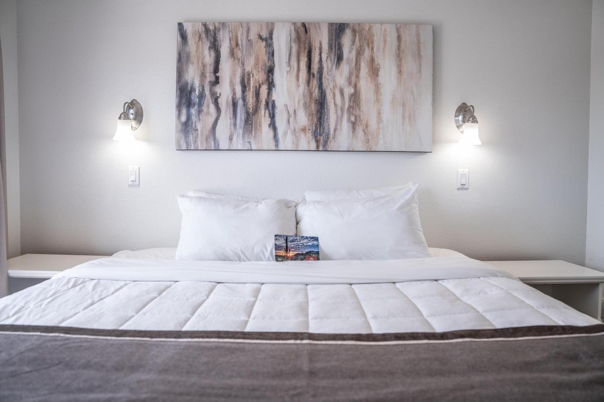 214 Fully Furnished 1br Suite-outdoor Pool *