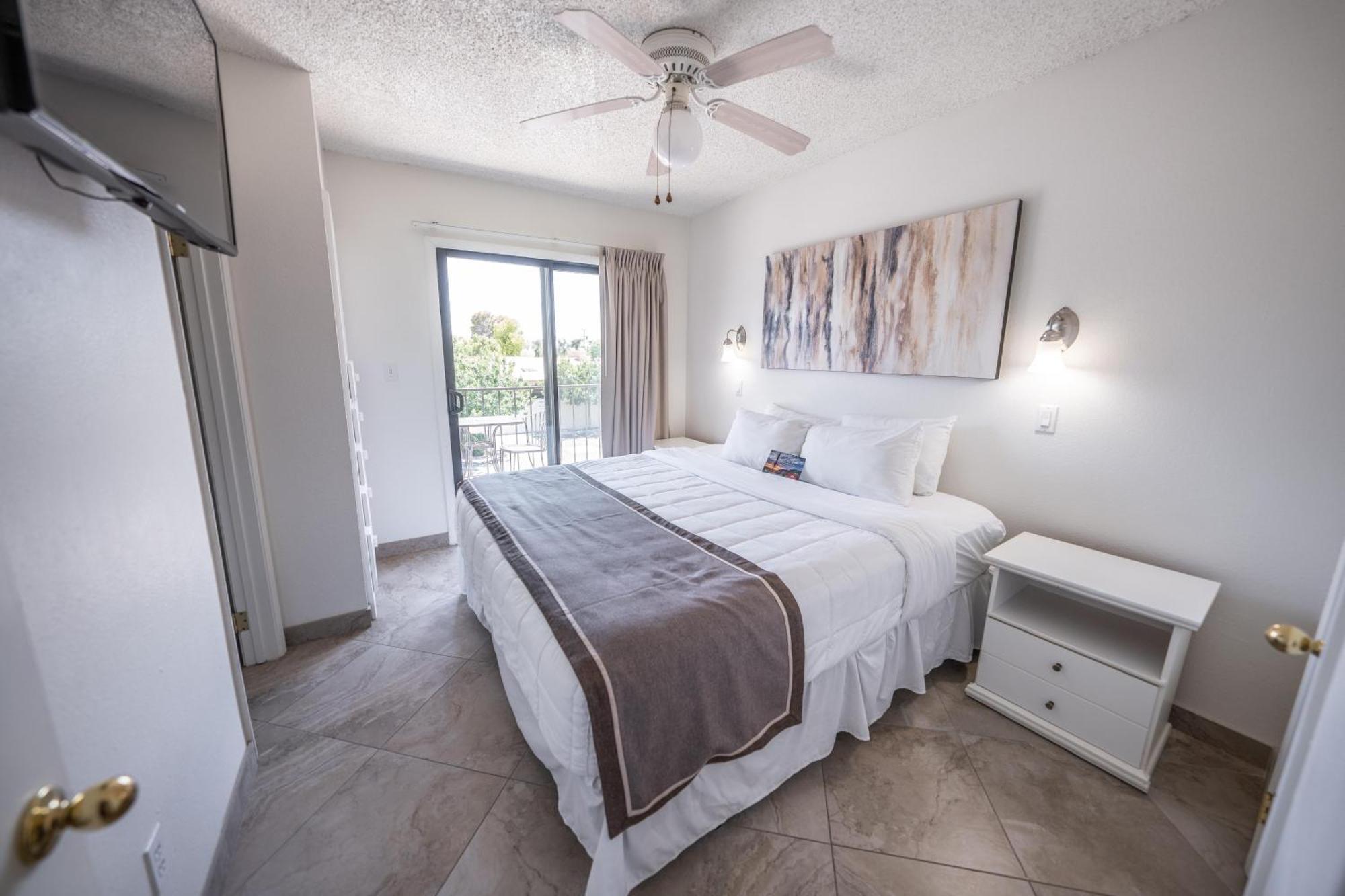 214 Fully Furnished 1br Suite-outdoor Pool *