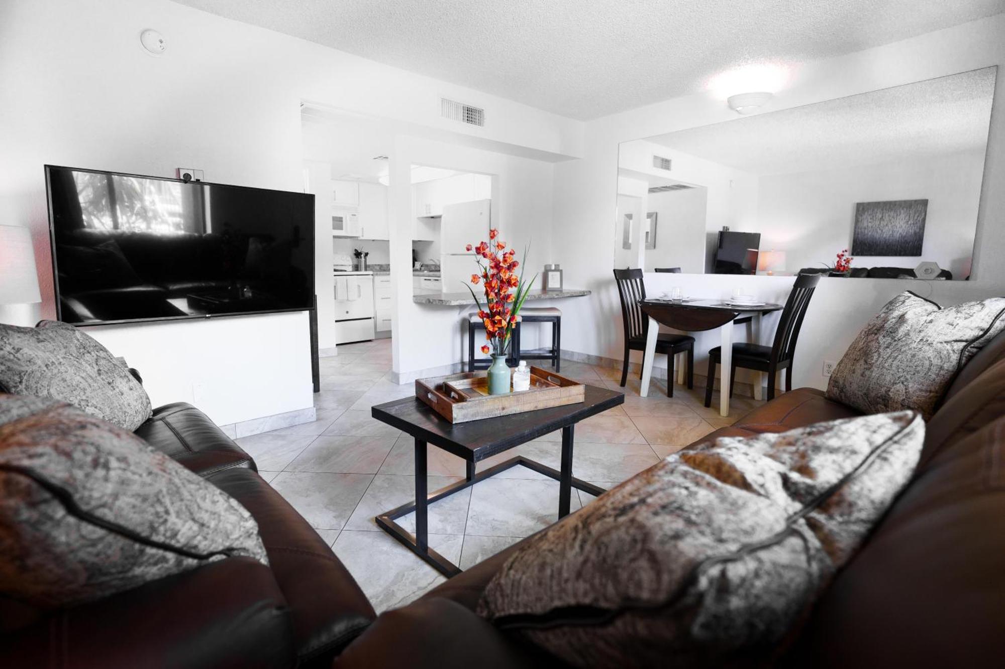 127 Fully Furnished 1br Suite-prime Location *