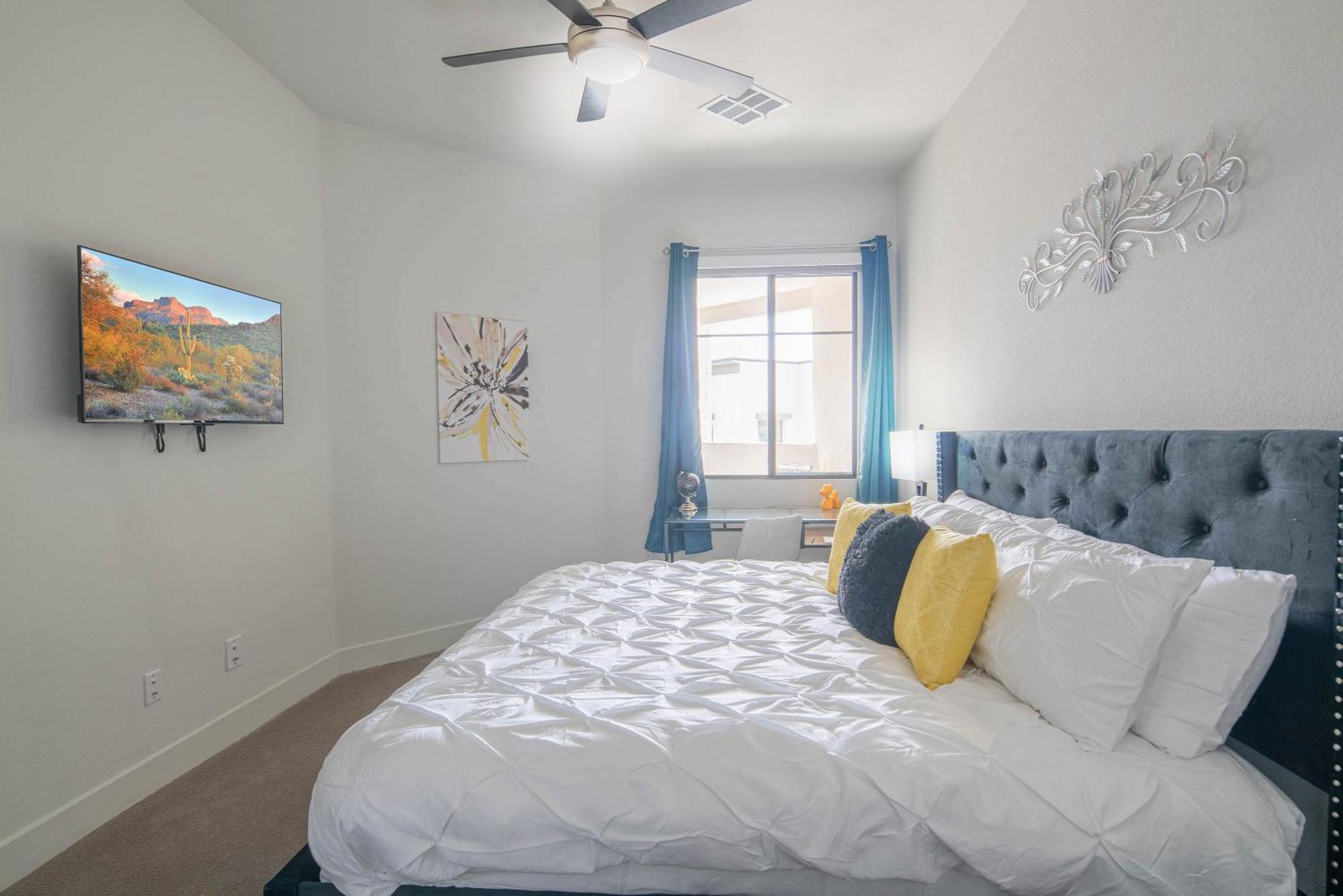 Private Rooftop Terrance-walk Score 81-shopping District-king Bed-parking 4021 Apartment Scottsdale