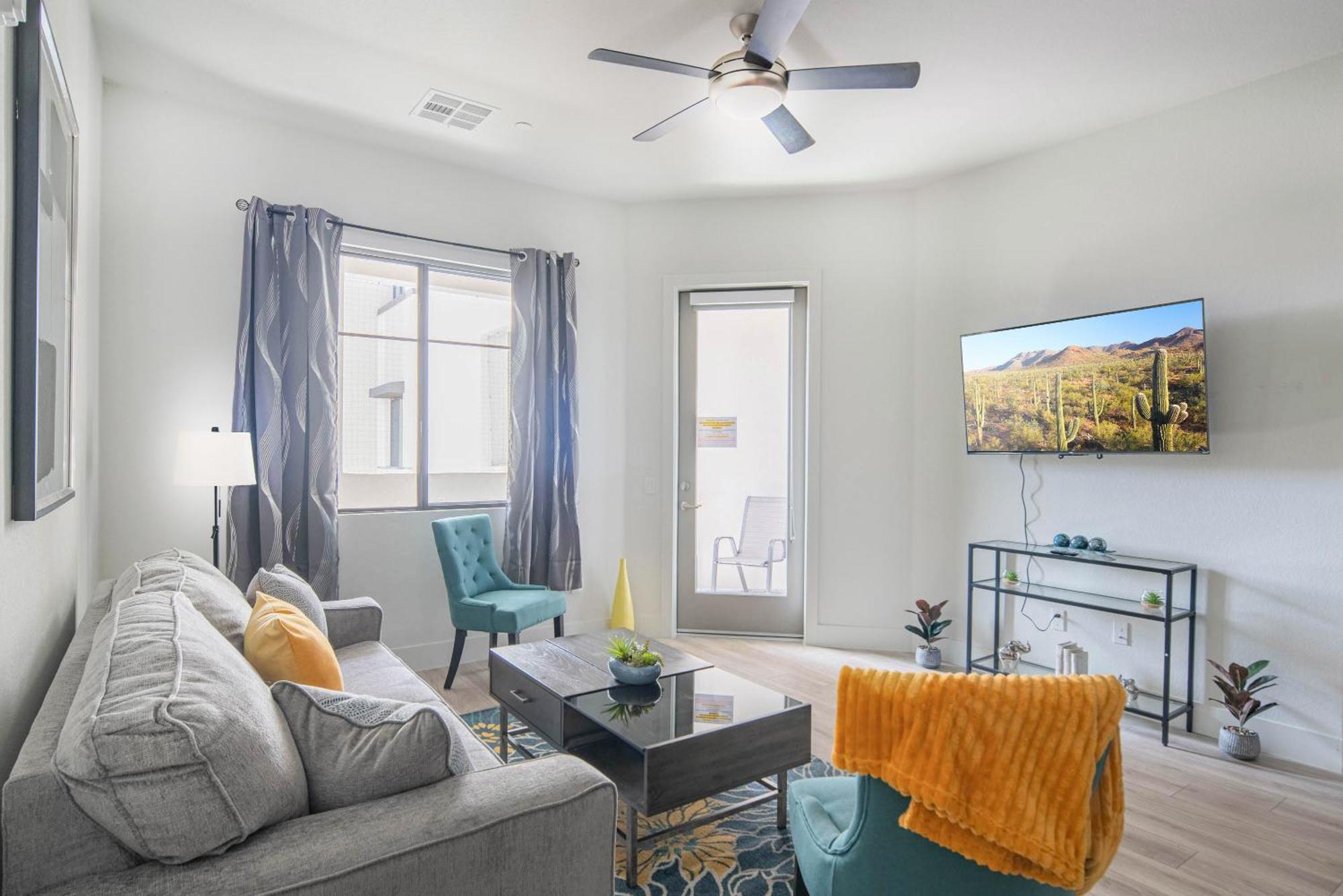 Apartment Private Rooftop Terrance-walk Score 81-shopping District-king Bed-parking 4021 Scottsdale