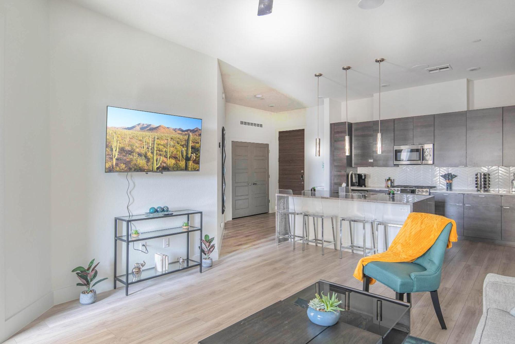 Private Rooftop Terrance-walk Score 81-shopping District-king Bed-parking 4021