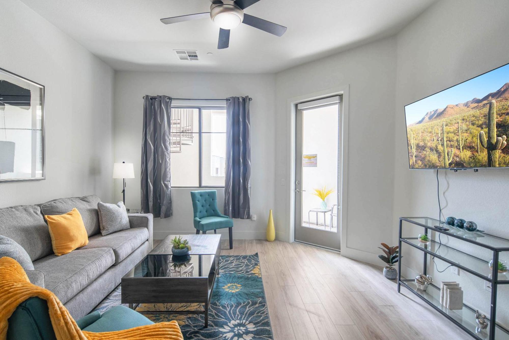 Private Rooftop Terrance-walk Score 81-shopping District-king Bed-parking 4021 Apartment *