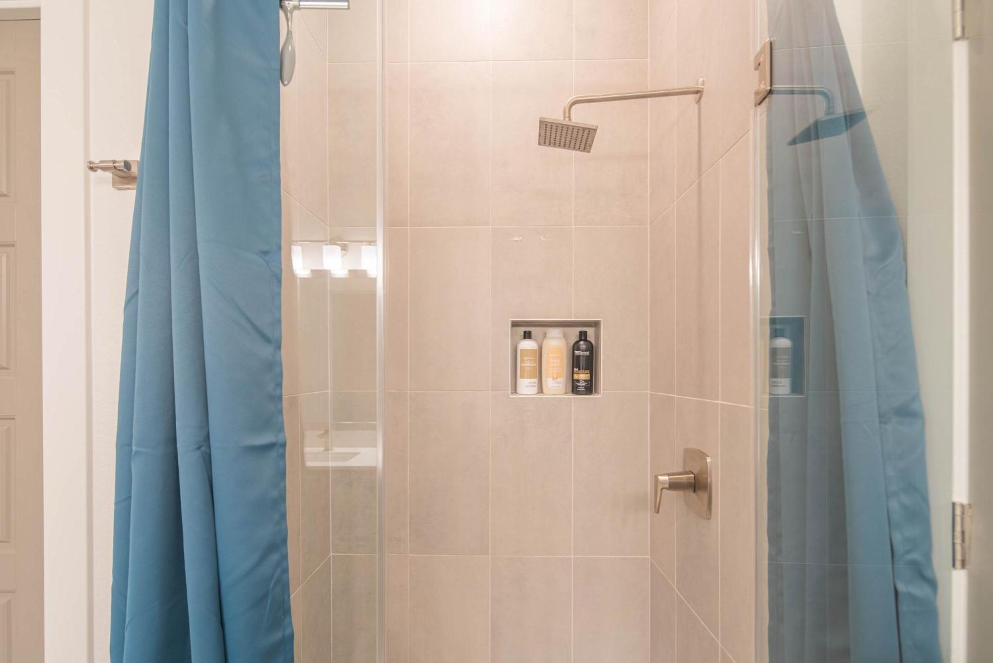 Private Rooftop Terrance-walk Score 81-shopping District-king Bed-parking 4021 Apartment