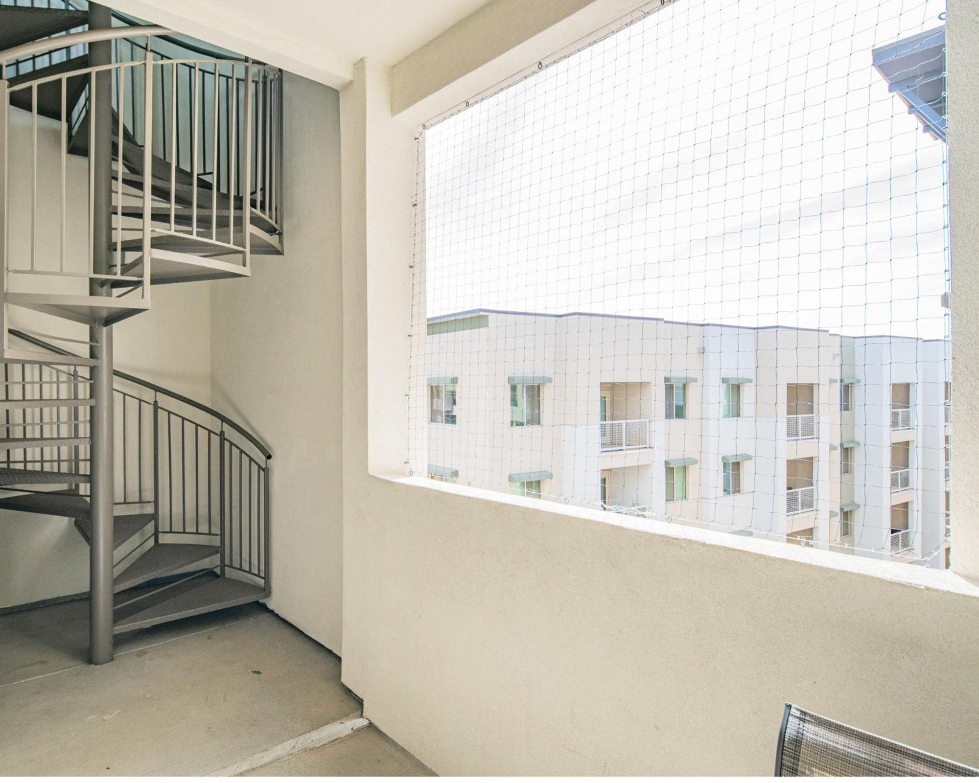 Private Rooftop Terrance-walk Score 81-shopping District-king Bed-parking 4021 Scottsdale