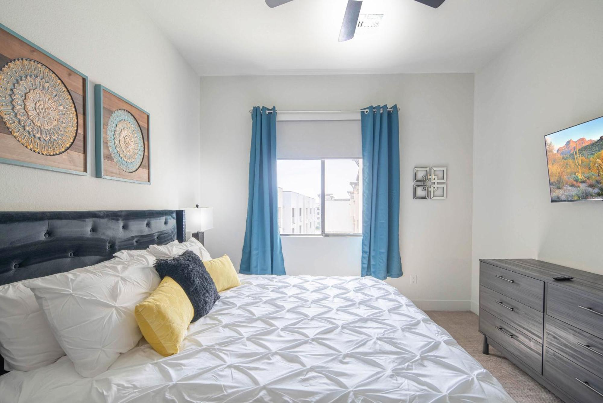 Private Rooftop Terrance-walk Score 81-shopping District-king Bed-parking 4021