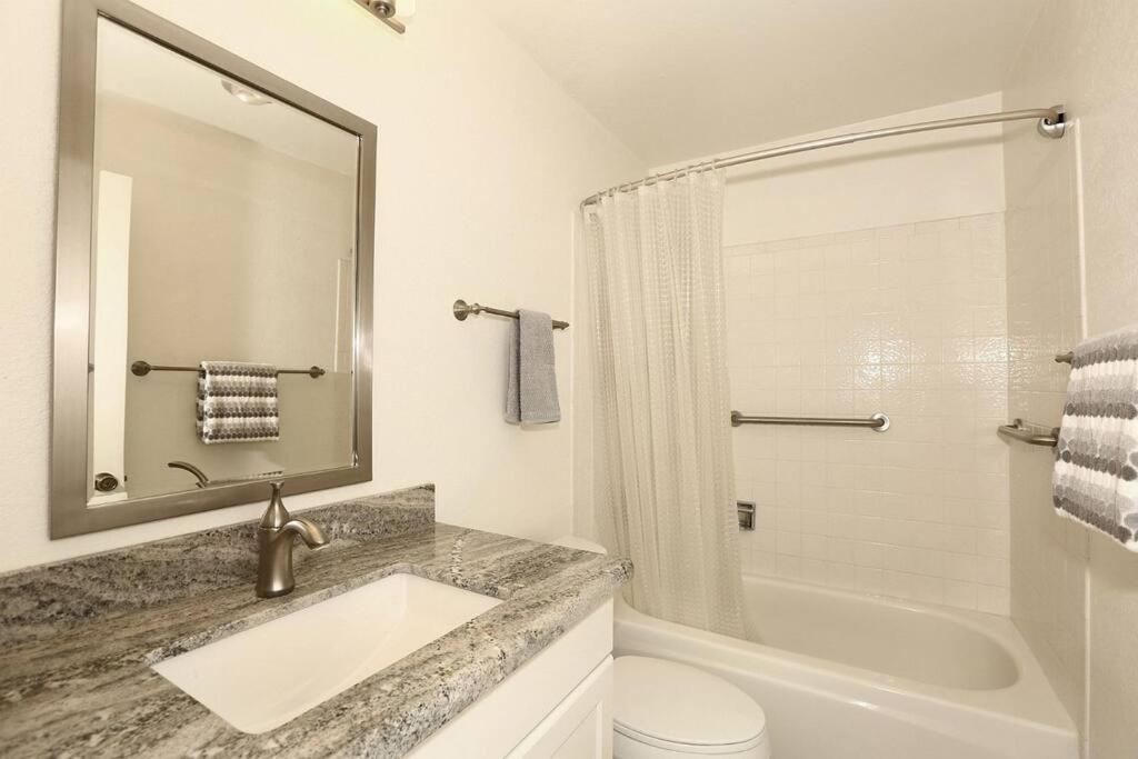 Swim, Hike, Golf, Shop, View Golfers Frm Ur Patio. * Scottsdale