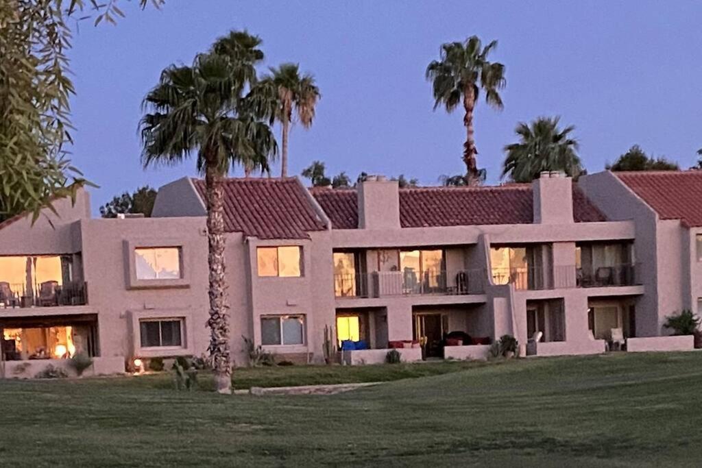 Swim, Hike, Golf, Shop, View Golfers Frm Ur Patio. Apartment Scottsdale
