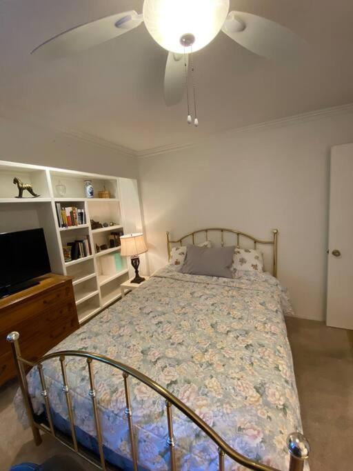 Swim, Hike, Golf, Shop, View Golfers Frm Ur Patio. Apartment