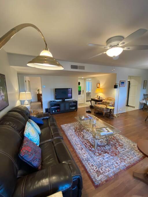 Swim, Hike, Golf, Shop, View Golfers Frm Ur Patio. Apartment