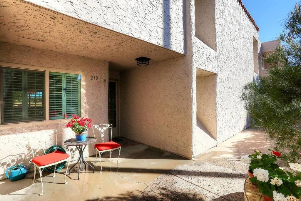 Apartment Swim, Hike, Golf, Shop, View Golfers Frm Ur Patio. Scottsdale