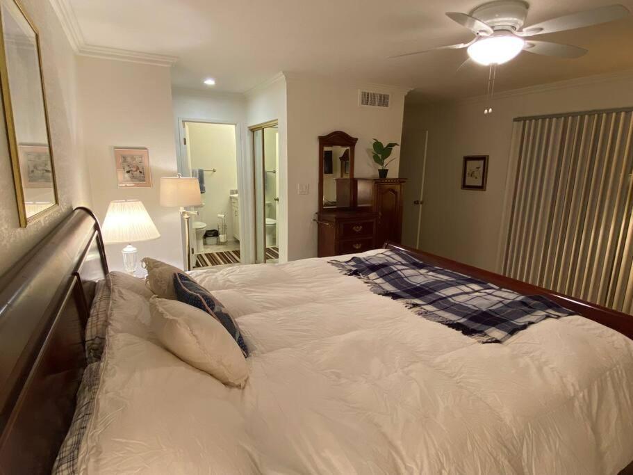 Swim, Hike, Golf, Shop, View Golfers Frm Ur Patio. *