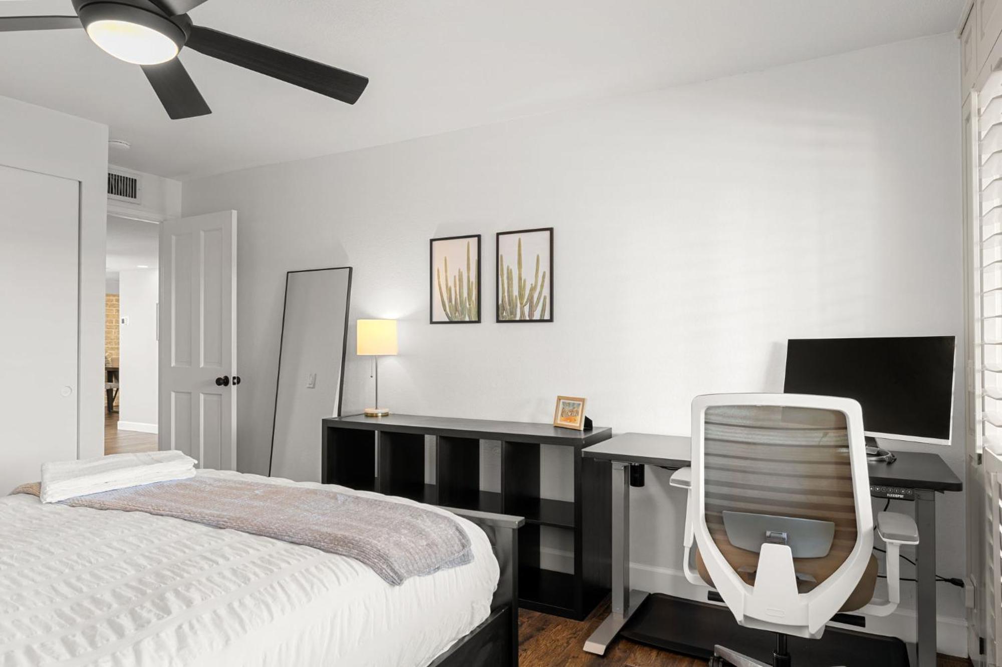Charming Patio W/ Community Pool, Wfh Setups, 10 Min Walk To Old Town!