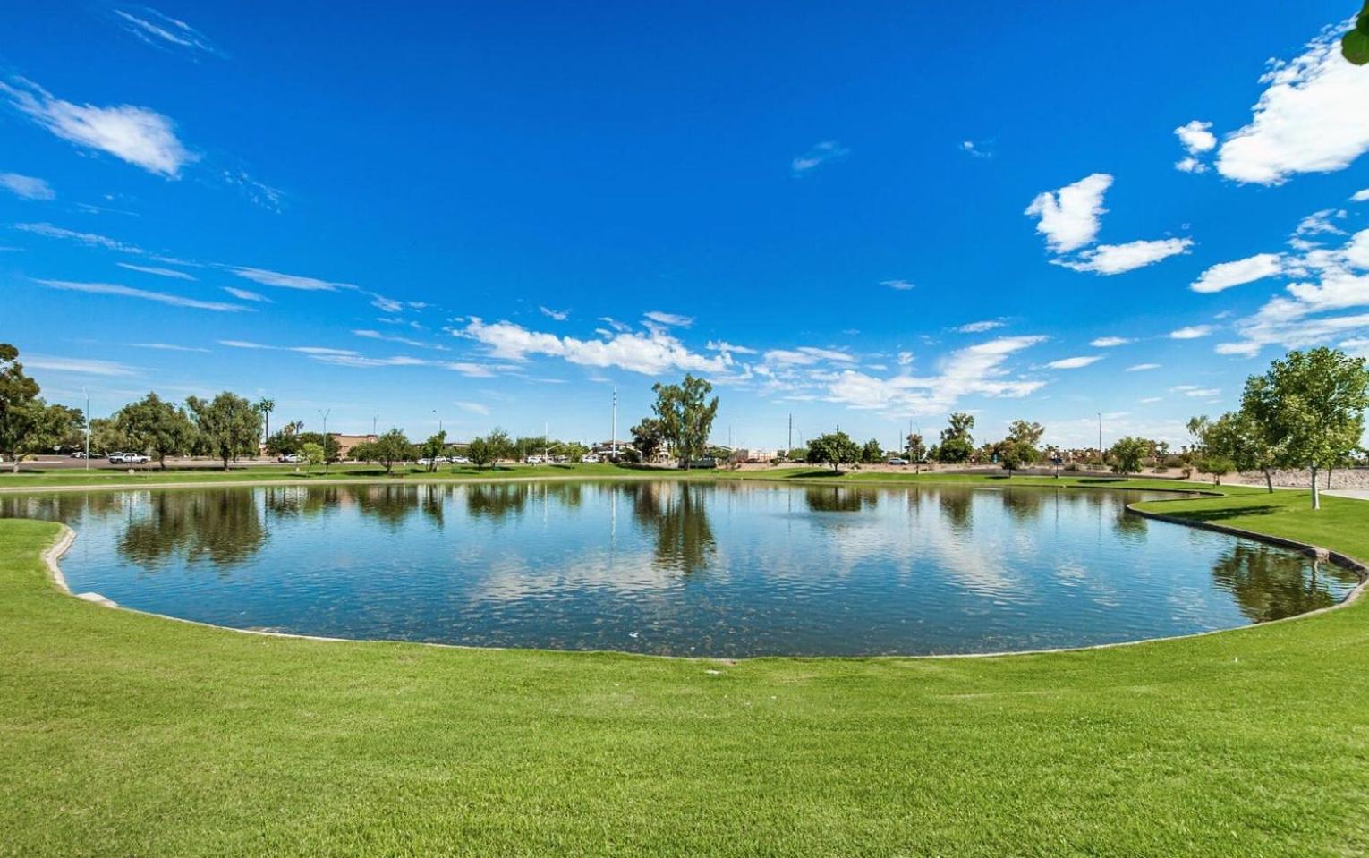 Charming Patio W/ Community Pool, Wfh Setups, 10 Min Walk To Old Town!