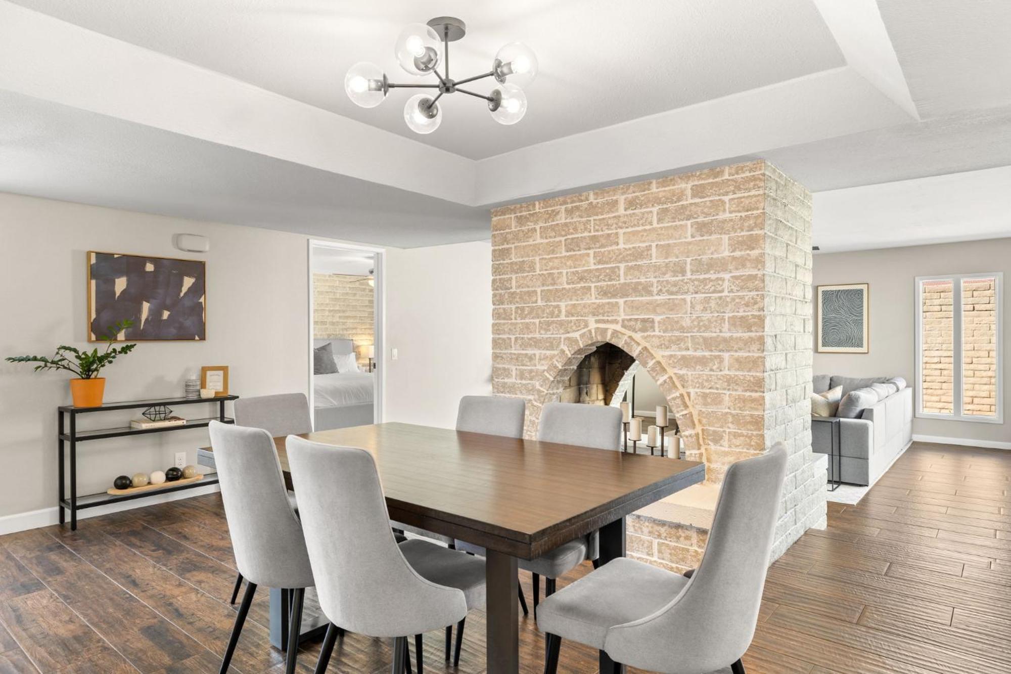 Charming Patio W/ Community Pool, Wfh Setups, 10 Min Walk To Old Town! Holiday home