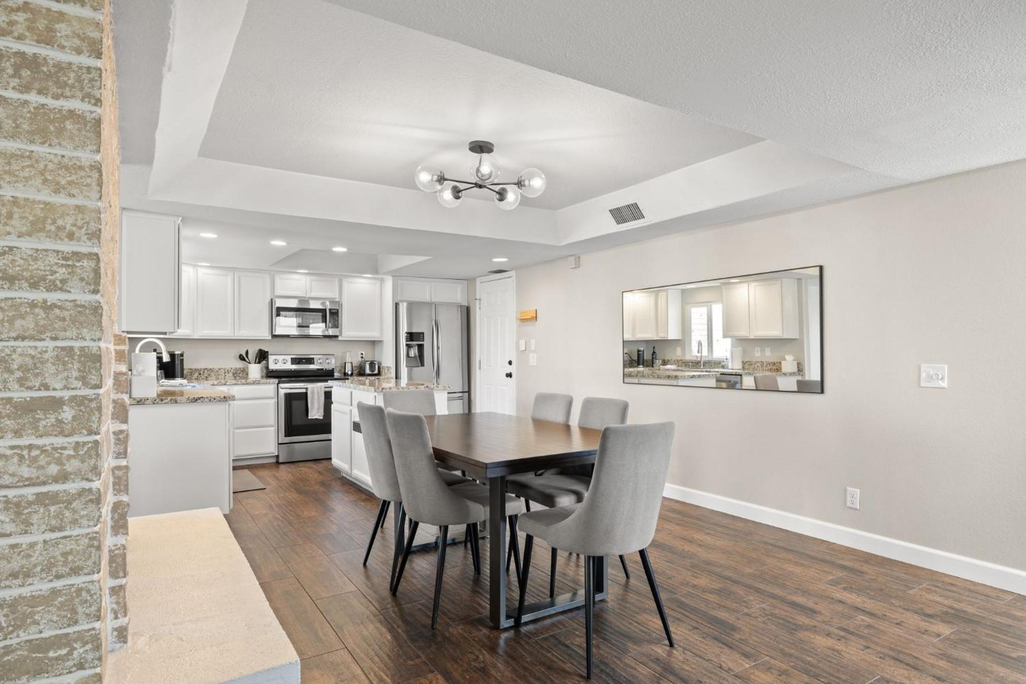 Holiday home Charming Patio W/ Community Pool, Wfh Setups, 10 Min Walk To Old Town! Scottsdale