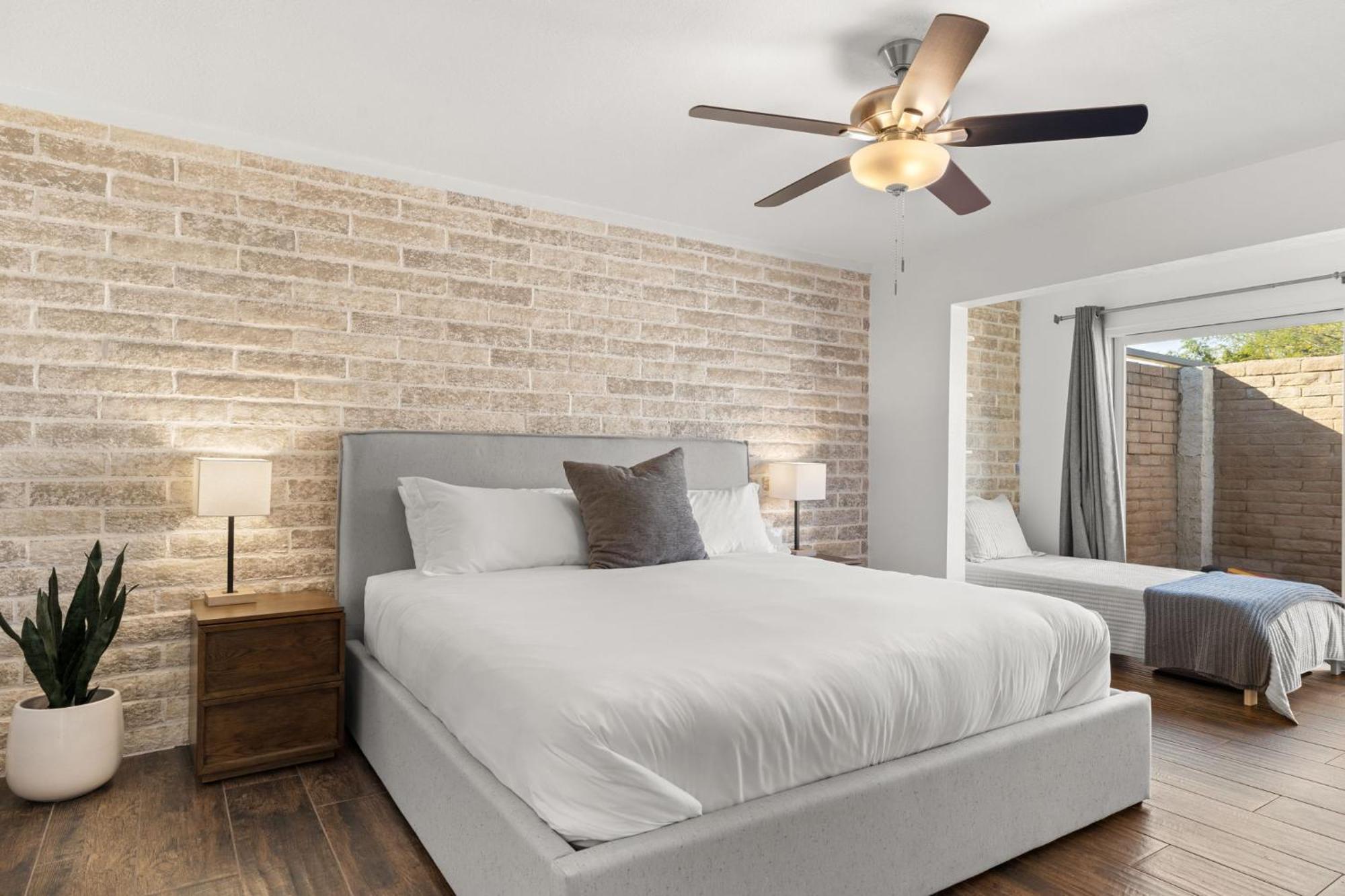 Charming Patio W/ Community Pool, Wfh Setups, 10 Min Walk To Old Town! *