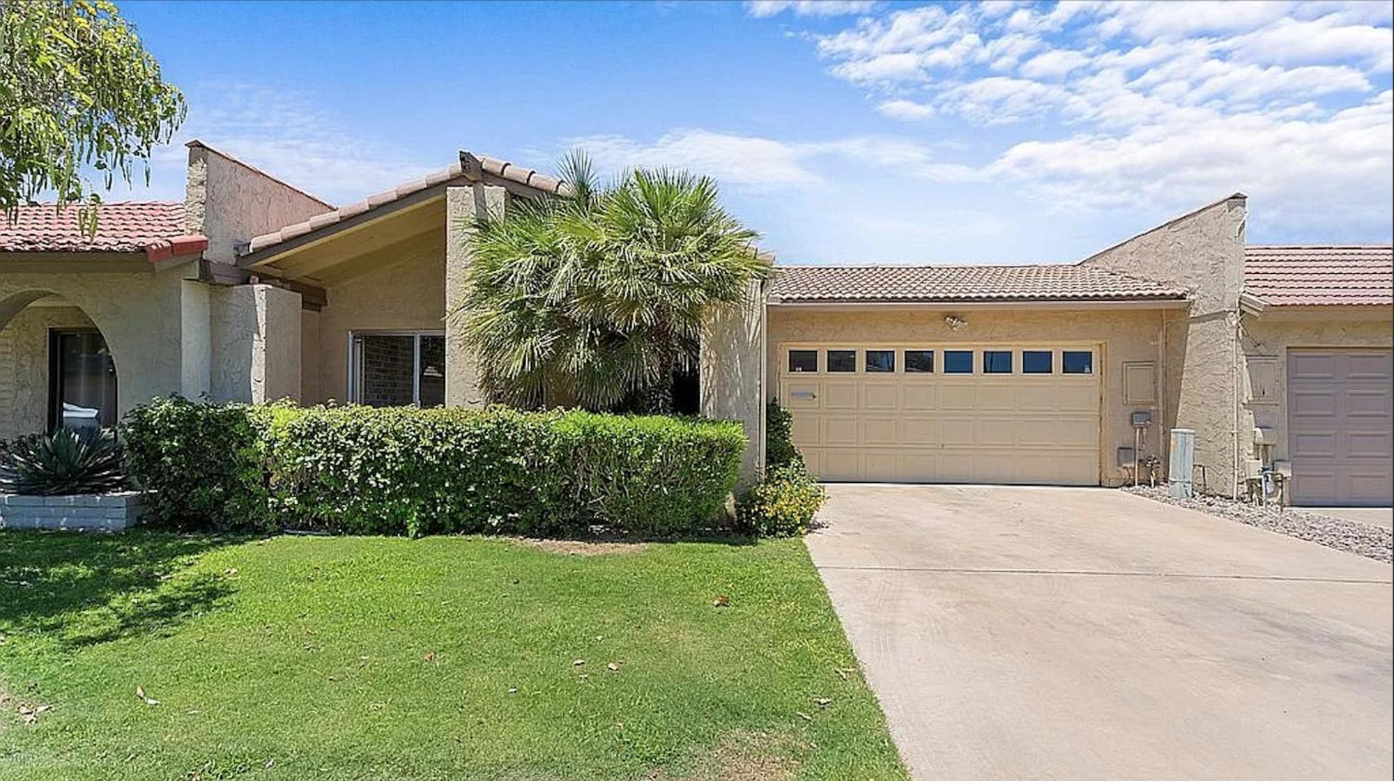 Holiday home Charming Patio W/ Community Pool, Wfh Setups, 10 Min Walk To Old Town! *