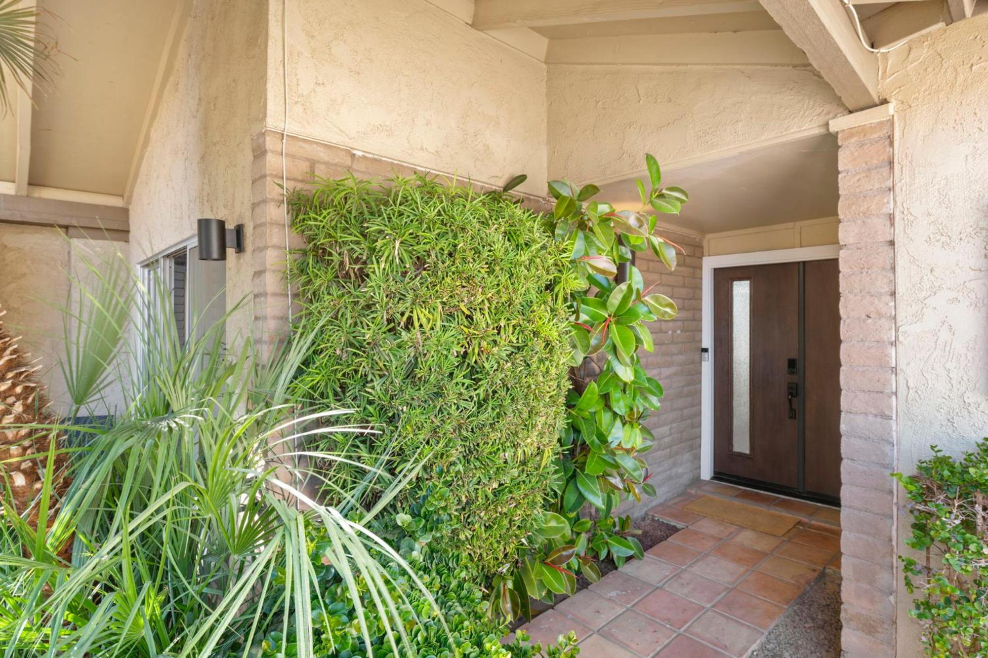 Charming Patio W/ Community Pool, Wfh Setups, 10 Min Walk To Old Town! Holiday home *