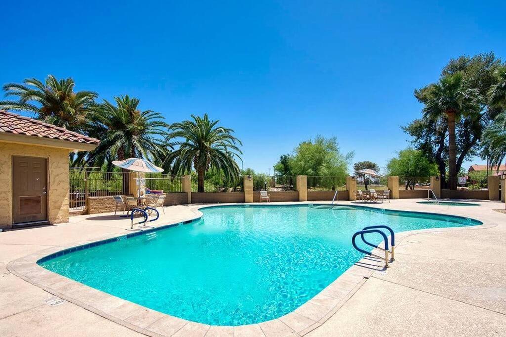 Charming Patio W/ Community Pool, Wfh Setups, 10 Min Walk To Old Town!