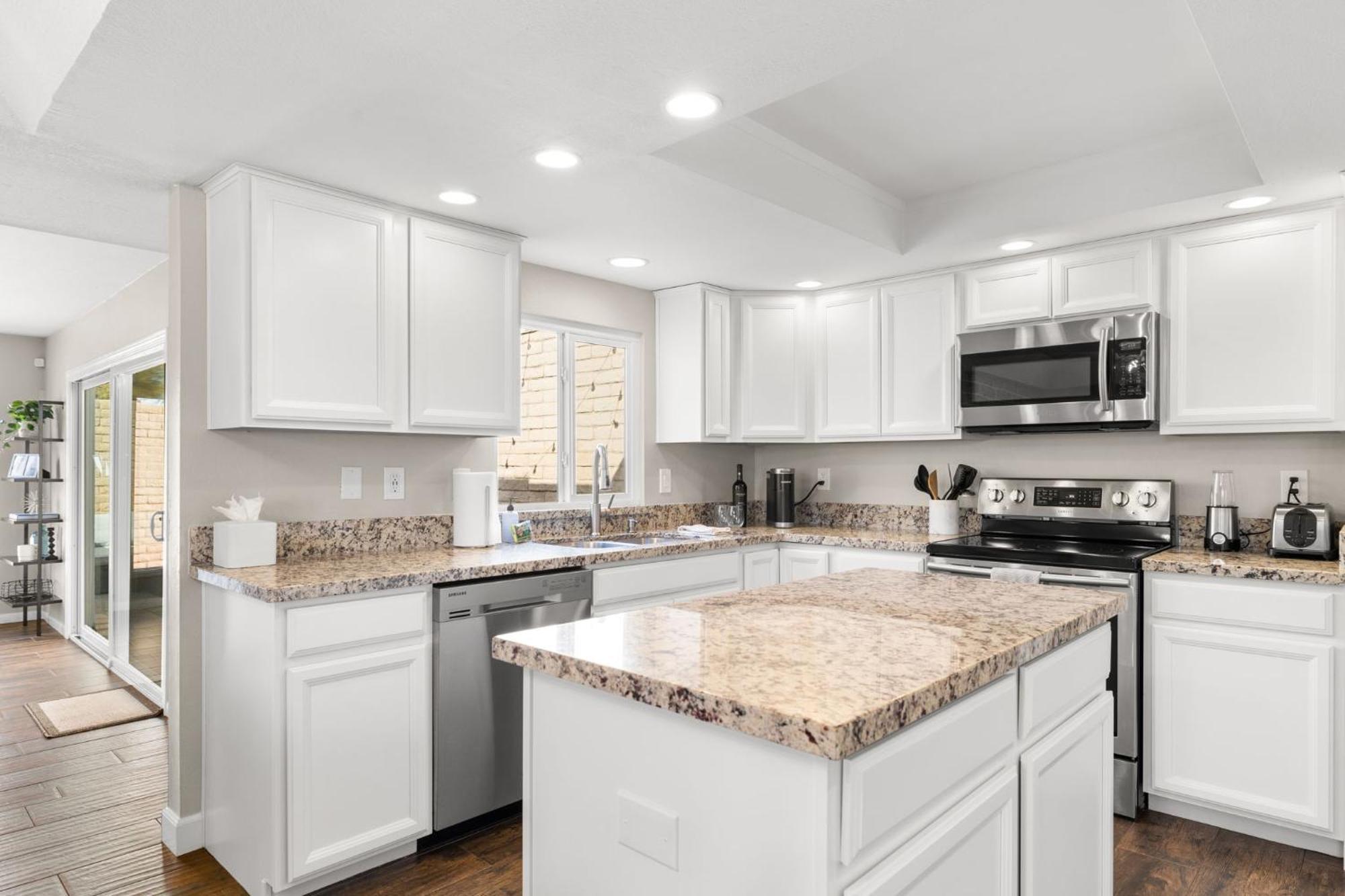 Charming Patio W/ Community Pool, Wfh Setups, 10 Min Walk To Old Town! Scottsdale
