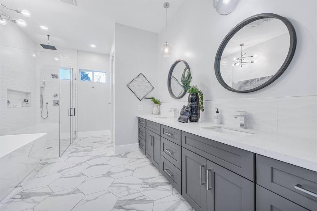New Luxury Getaway With Heated Pool And Bbq Holiday home Scottsdale
