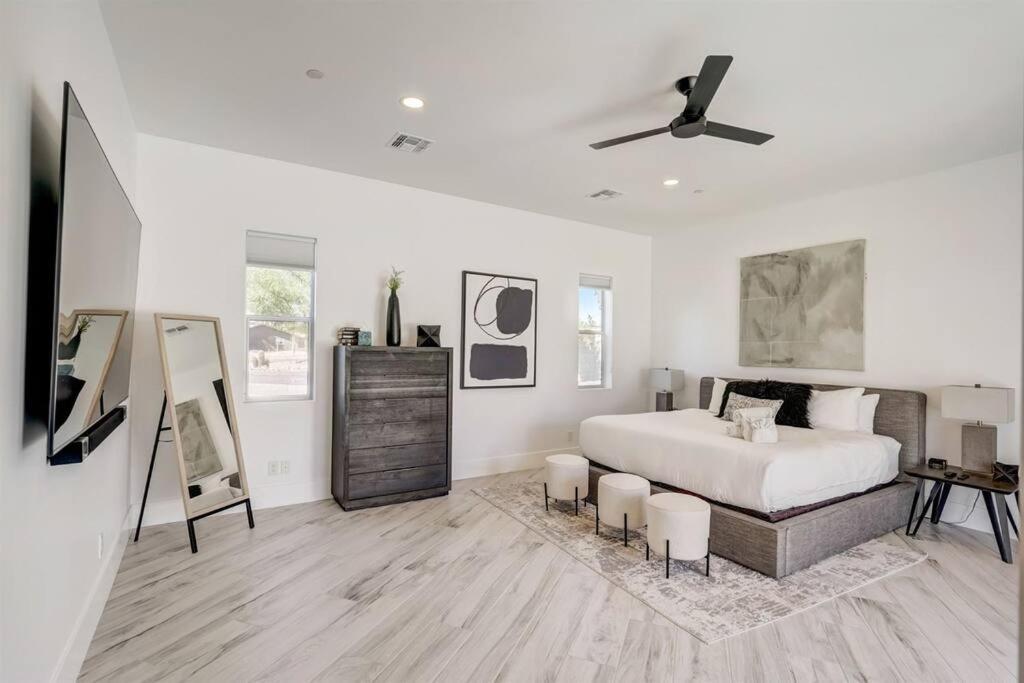 New Luxury Getaway With Heated Pool And Bbq Holiday home Scottsdale